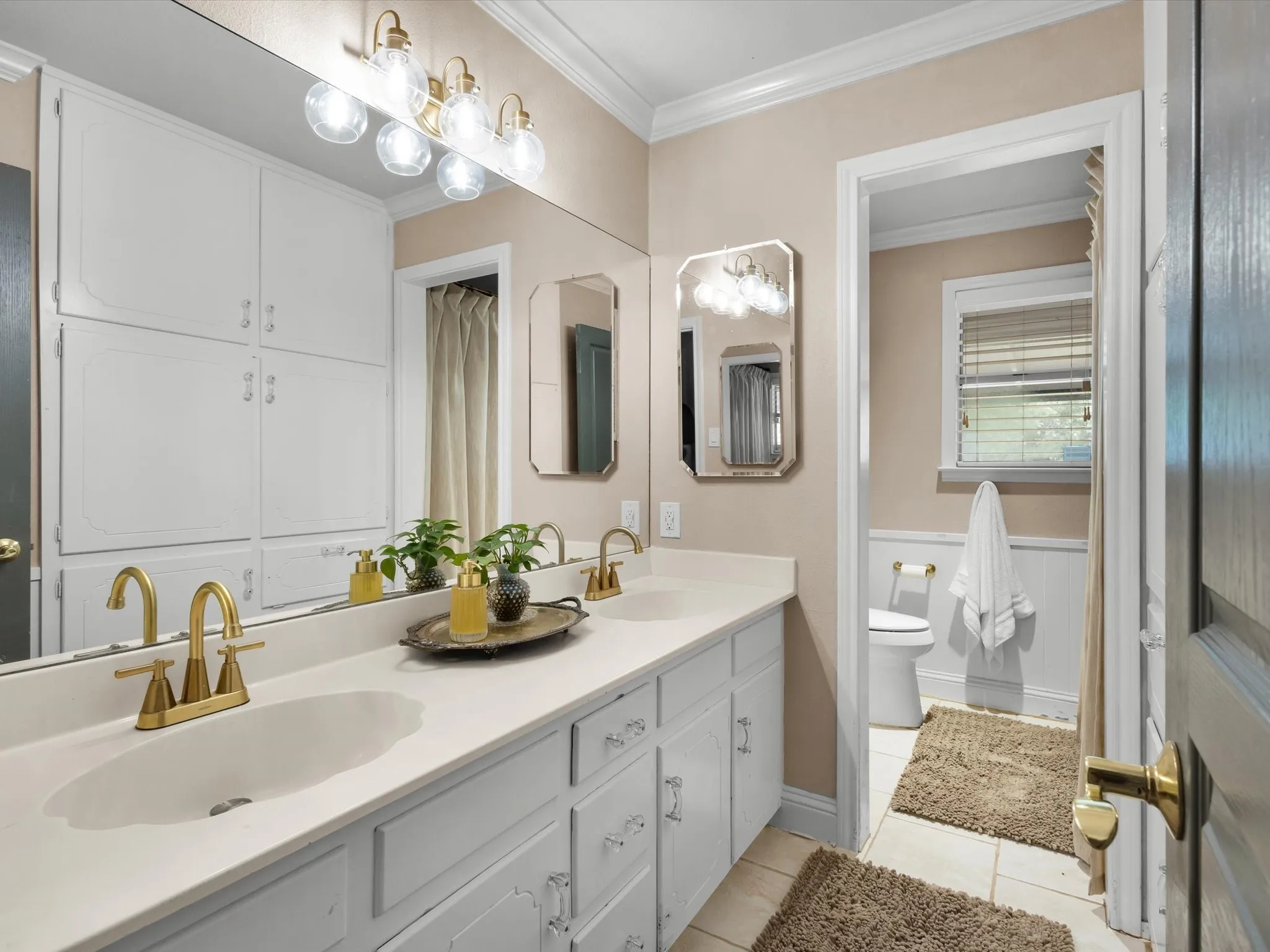 Single Family Residence For Sale in Tarrant County , 6004 Ken Avenue, Arlington, Texas 76001, 4 Bedroom, 3 Bathroom, 2 Garage spaces, 2,814 Sqft, built in 1971, Price $767,000, mls#21361081, Real Estate Agent in Arlington, Homes For Sale in Tarrant county, Homes For Sale in Arlington, Realtor in Arlington Texas, Real Estate Brokerage Independent Realty Texas, Luminita Cordes Realtor