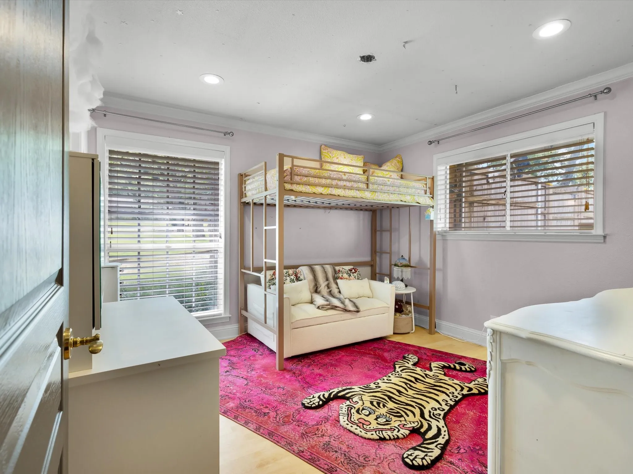 Single Family Residence For Sale in Tarrant County , 6004 Ken Avenue, Arlington, Texas 76001, 4 Bedroom, 3 Bathroom, 2 Garage spaces, 2,814 Sqft, built in 1971, Price $767,000, mls#21361081, Real Estate Agent in Arlington, Homes For Sale in Tarrant county, Homes For Sale in Arlington, Realtor in Arlington Texas, Real Estate Brokerage Independent Realty Texas, Luminita Cordes Realtor