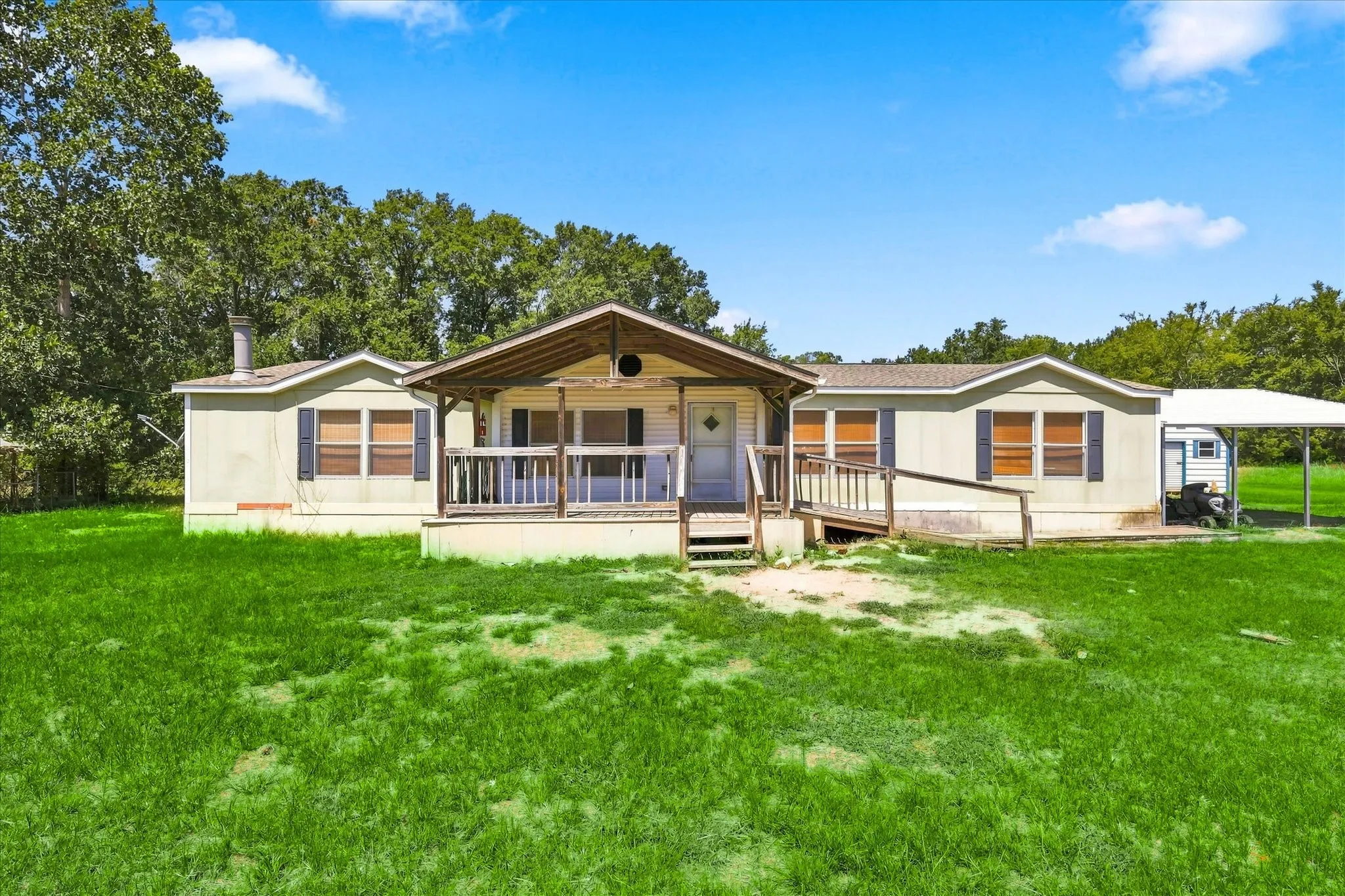 Mobile Home For Sale in Van Zandt County , 5180 Vz County Road 3415, Wills Point, Texas 75169, 3 Bedroom, 2 Bathroom, 2 Garage spaces, 2,048 Sqft, built in 2009, mls#21360985, Real Estate Agent in Wills Point, Homes For Sale in Van Zandt county, Homes For Sale in Wills Point, Realtor in Wills Point Texas, Real Estate Brokerage Independent Realty Texas, Luminita Cordes Realtor