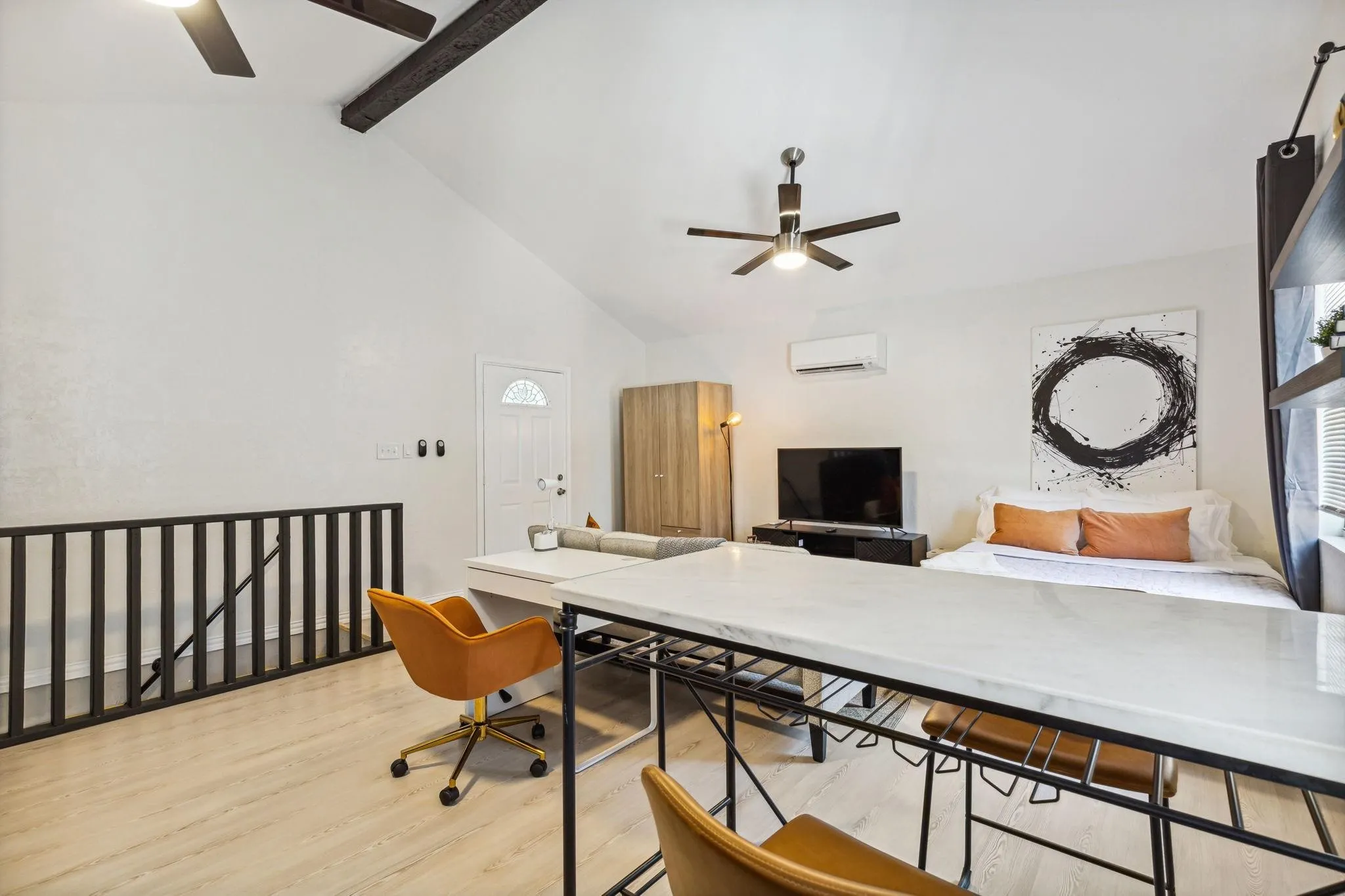 Single Family Residence For Sale in Dallas County , 2435 W 10th Street, Dallas, Texas 75211, 4 Bedroom, 3 Bathroom, 2 Garage spaces, 2,593 Sqft, built in 1940, Price $529,000, mls#21359019, Real Estate Agent in Dallas, Homes For Sale in Dallas county, Homes For Sale in Dallas, Realtor in Dallas Texas, Real Estate Brokerage Independent Realty Texas, Luminita Cordes Realtor