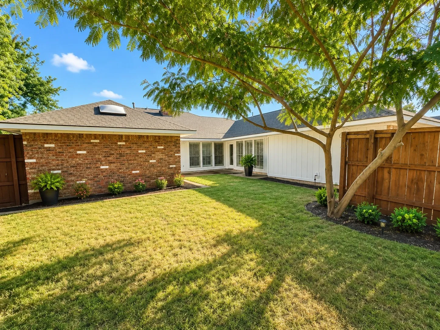 Single Family Residence For Rent in Collin County , 1601 Copper Creek Drive, Plano, Texas 75075, 3 Bedroom, 3 Bathroom, 2 Garage spaces, 2,054 Sqft, built in 1979, mls#21361085, Real Estate Agent in Plano, Homes For Rent in Collin county, Homes For Rent in Plano, Realtor in Plano Texas, Real Estate Brokerage Independent Realty Texas, Luminita Cordes Realtor