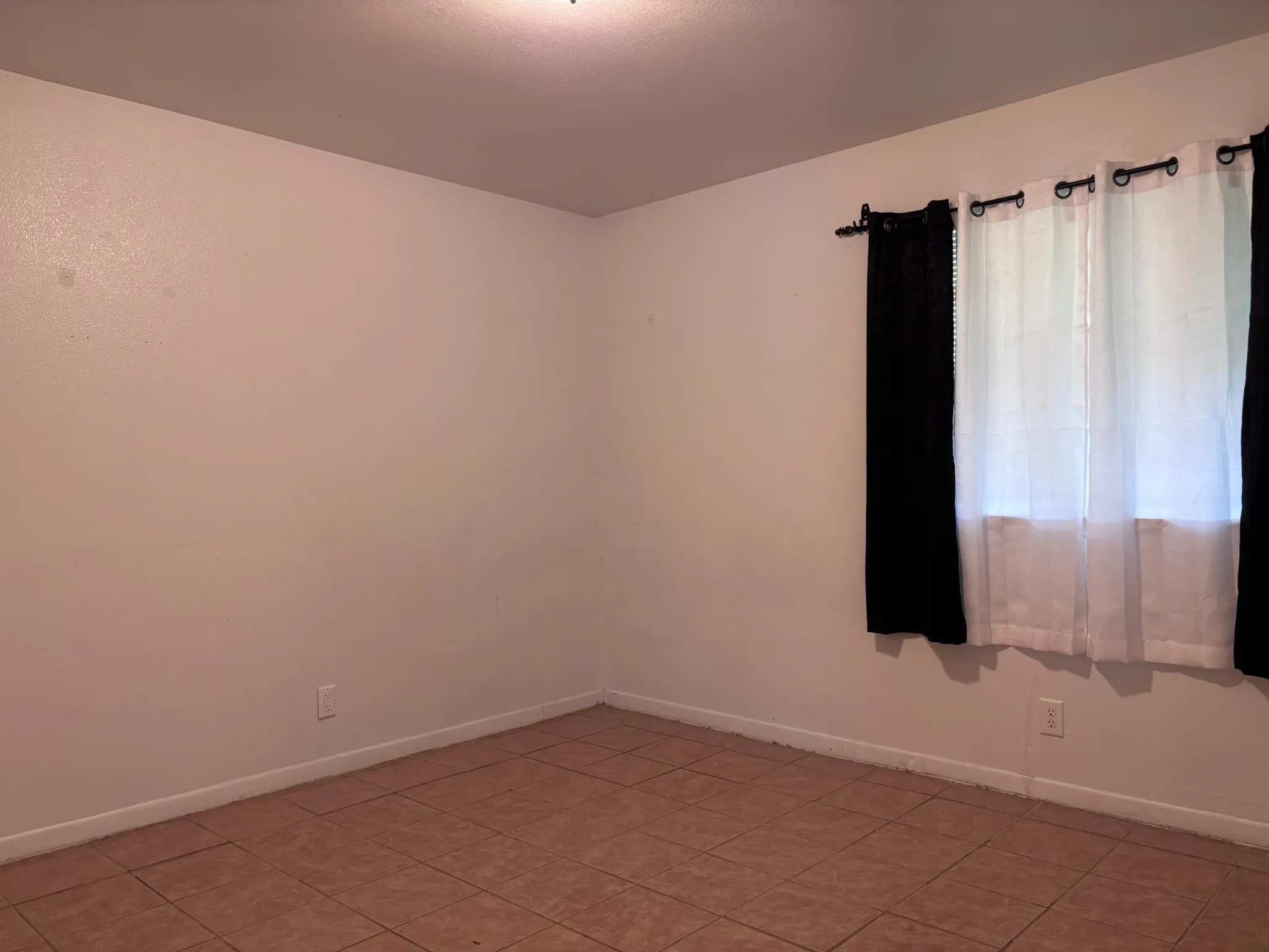 Duplex For Sale in Erath County , 290 N Barker Street, Stephenville, Texas 76401, 6 Bedroom, 3 Bathroom, Garage spaces, 0 Sqft, built in 1968, mls#21360191, Real Estate Agent in Stephenville, Homes For Sale in Erath county, Homes For Sale in Stephenville, Realtor in Stephenville Texas, Real Estate Brokerage Independent Realty Texas, Luminita Cordes Realtor