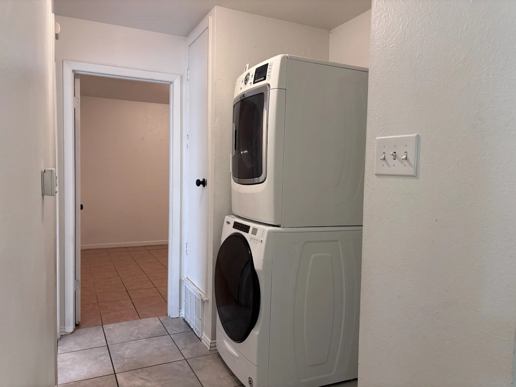 Duplex For Sale in Erath County , 290 N Barker Street, Stephenville, Texas 76401, 6 Bedroom, 3 Bathroom, Garage spaces, 0 Sqft, built in 1968, mls#21360191, Real Estate Agent in Stephenville, Homes For Sale in Erath county, Homes For Sale in Stephenville, Realtor in Stephenville Texas, Real Estate Brokerage Independent Realty Texas, Luminita Cordes Realtor