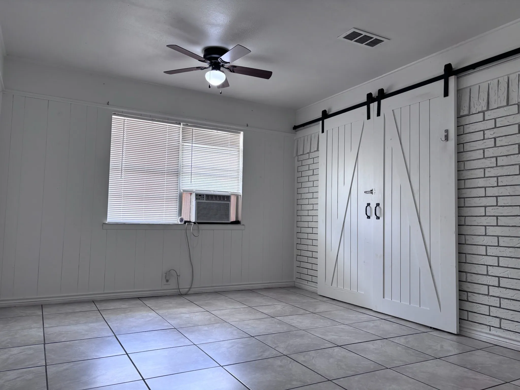 Duplex For Sale in Erath County , 290 N Barker Street, Stephenville, Texas 76401, 6 Bedroom, 3 Bathroom, Garage spaces, 0 Sqft, built in 1968, mls#21360191, Real Estate Agent in Stephenville, Homes For Sale in Erath county, Homes For Sale in Stephenville, Realtor in Stephenville Texas, Real Estate Brokerage Independent Realty Texas, Luminita Cordes Realtor
