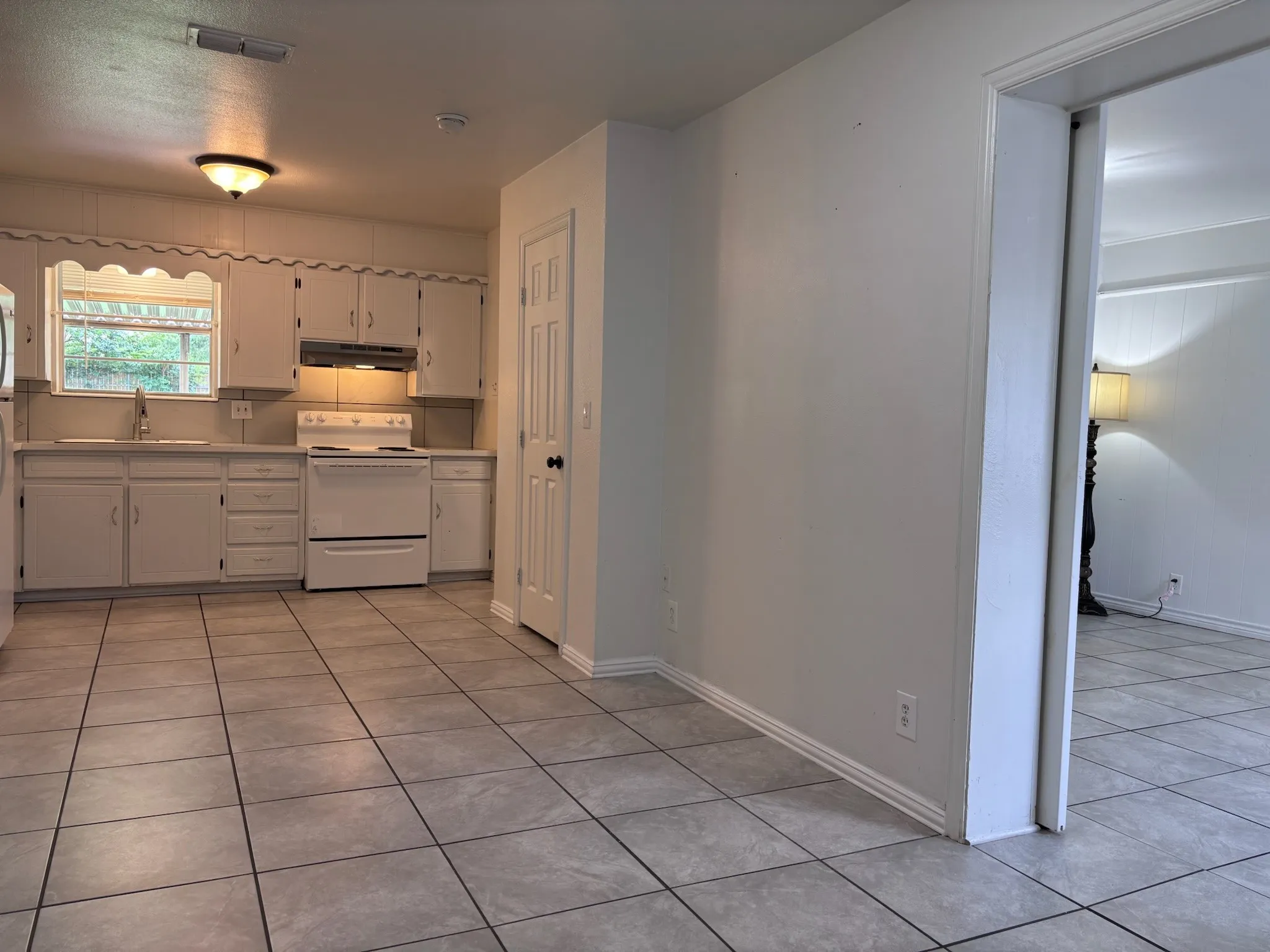 Duplex For Sale in Erath County , 290 N Barker Street, Stephenville, Texas 76401, 6 Bedroom, 3 Bathroom, Garage spaces, 0 Sqft, built in 1968, mls#21360191, Real Estate Agent in Stephenville, Homes For Sale in Erath county, Homes For Sale in Stephenville, Realtor in Stephenville Texas, Real Estate Brokerage Independent Realty Texas, Luminita Cordes Realtor