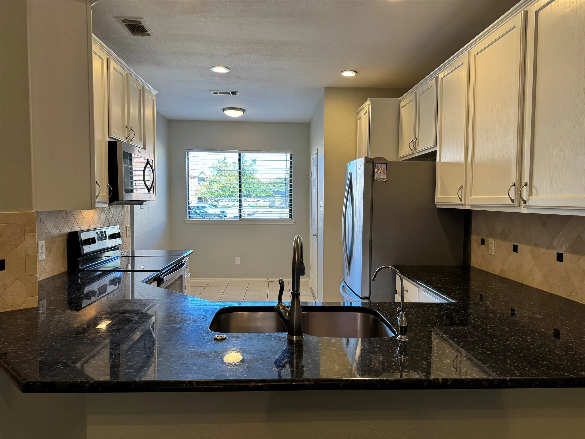 Condominium For Rent in Rockwall County , 2026 Signal Ridge Place, Rockwall, Texas 75032, 2 Bedroom, 2 Bathroom, Garage spaces, 1,262 Sqft, built in 1999, Price $1,900, mls#21360016, Real Estate Agent in Rockwall, Homes For Rent in Rockwall county, Homes For Rent in Rockwall, Realtor in Rockwall Texas, Real Estate Brokerage Independent Realty Texas, Luminita Cordes Realtor