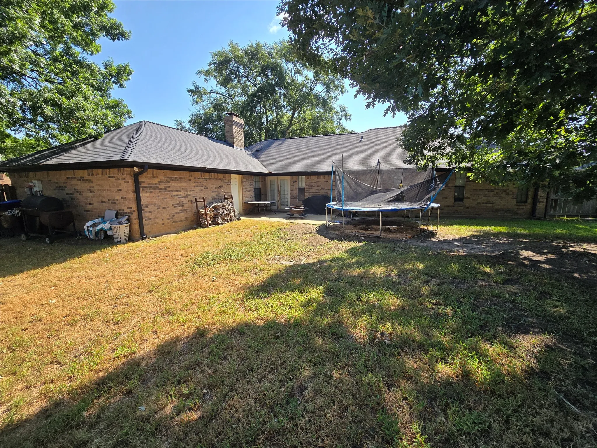 Single Family Residence For Sale in Gregg County , 200 Lakewood Drive, Longview, Texas 75604, 4 Bedroom, 3 Bathroom, 2 Garage spaces, 2,184 Sqft, built in 1987, mls#21358636, Real Estate Agent in Longview, Homes For Sale in Gregg county, Homes For Sale in Longview, Realtor in Longview Texas, Real Estate Brokerage Independent Realty Texas, Luminita Cordes Realtor