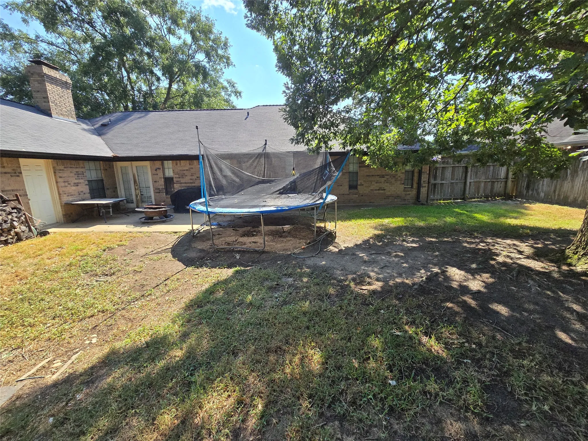 Single Family Residence For Sale in Gregg County , 200 Lakewood Drive, Longview, Texas 75604, 4 Bedroom, 3 Bathroom, 2 Garage spaces, 2,184 Sqft, built in 1987, mls#21358636, Real Estate Agent in Longview, Homes For Sale in Gregg county, Homes For Sale in Longview, Realtor in Longview Texas, Real Estate Brokerage Independent Realty Texas, Luminita Cordes Realtor