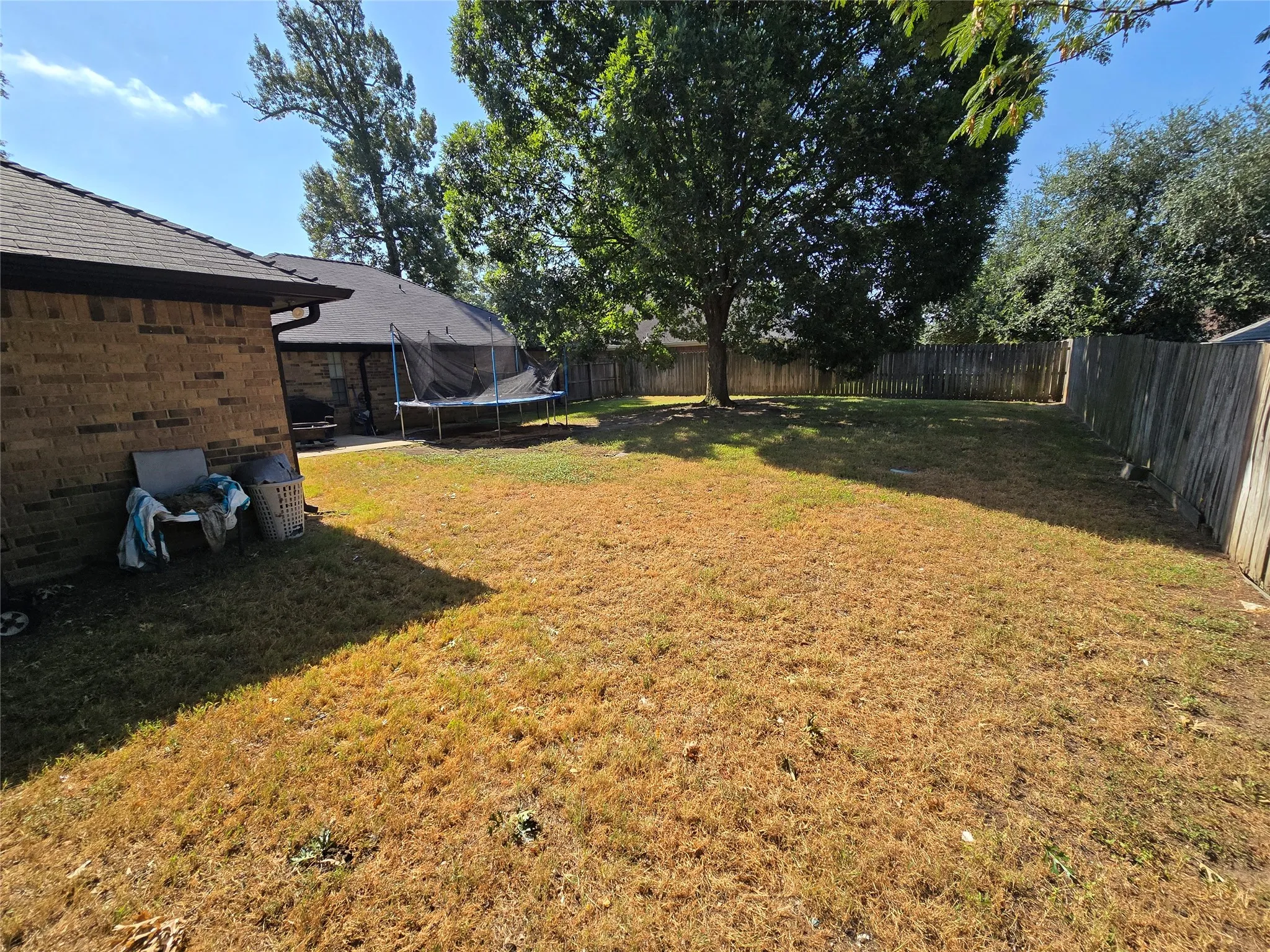 Single Family Residence For Sale in Gregg County , 200 Lakewood Drive, Longview, Texas 75604, 4 Bedroom, 3 Bathroom, 2 Garage spaces, 2,184 Sqft, built in 1987, mls#21358636, Real Estate Agent in Longview, Homes For Sale in Gregg county, Homes For Sale in Longview, Realtor in Longview Texas, Real Estate Brokerage Independent Realty Texas, Luminita Cordes Realtor