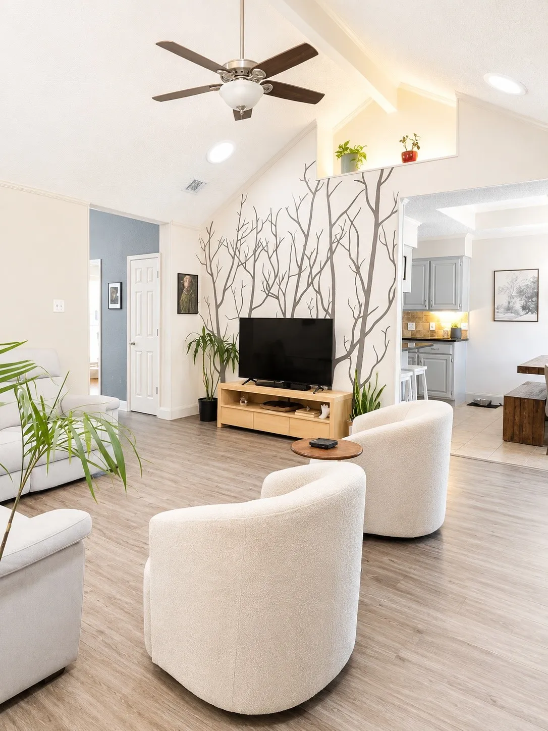 Vaulted ceiling with a ceiling fan, recessed lighting, wood-finish flooring, and a built-in display nook