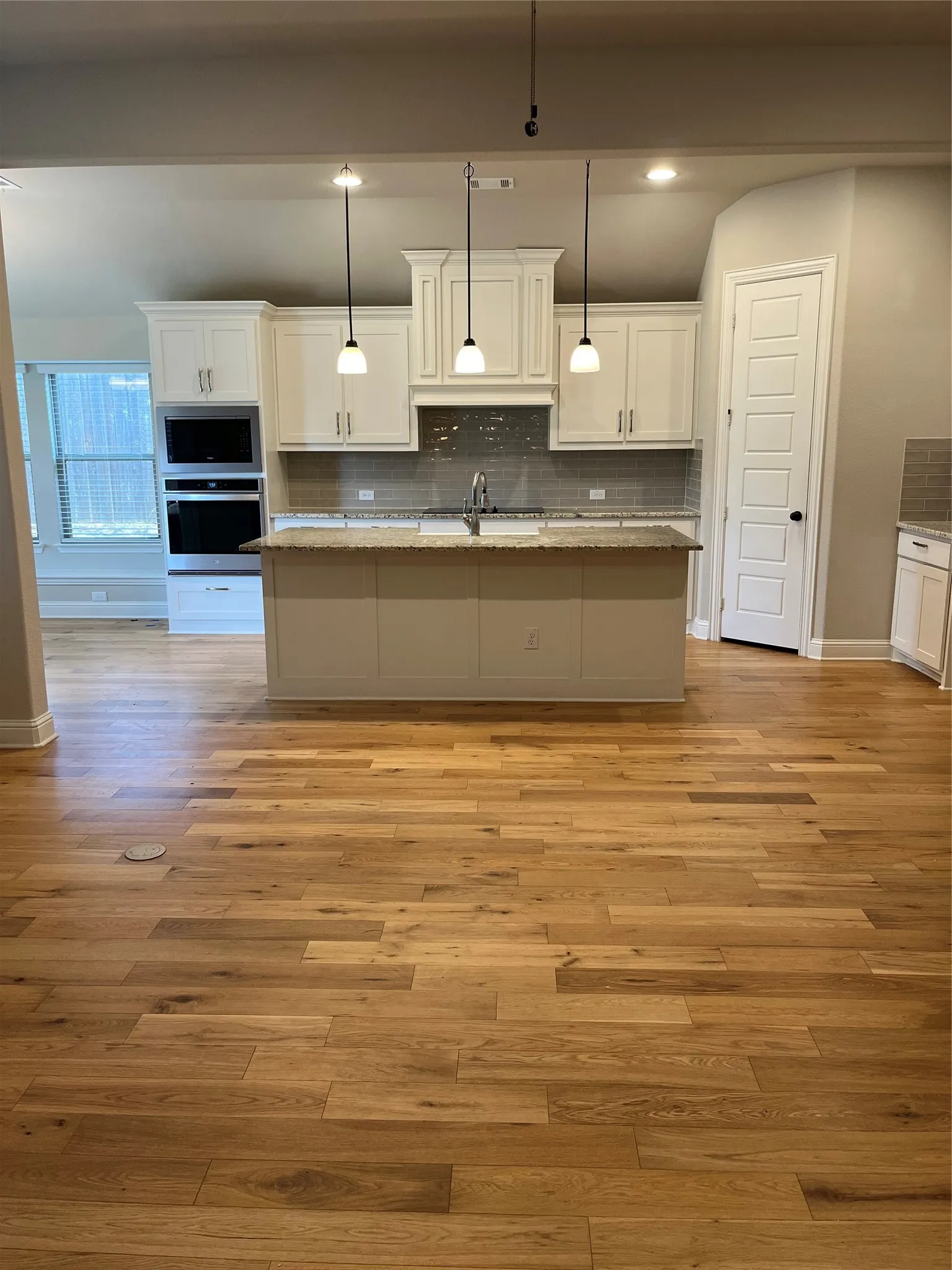 Single Family Residence For Sale in Johnson County , 118 Jazlyn Drive, Keene, Texas 76059, 4 Bedroom, 2 Bathroom, 2 Garage spaces, 2,149 Sqft, built in 2022, mls#21361028, Real Estate Agent in Keene, Homes For Sale in Johnson county, Homes For Sale in Keene, Realtor in Keene Texas, Real Estate Brokerage Independent Realty Texas, Luminita Cordes Realtor