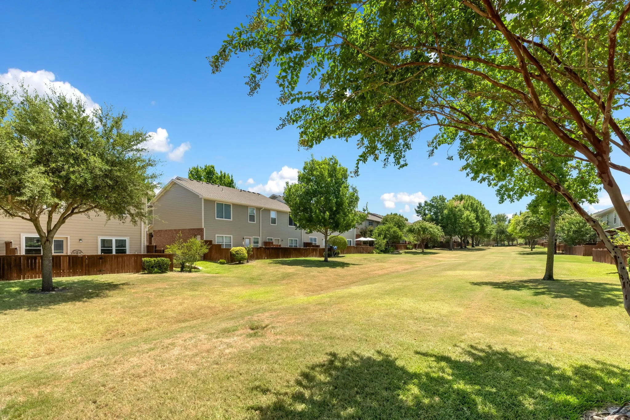 Townhouse For Sale in Collin County , 9901 Rockwall Road, Plano, Texas 75025, 3 Bedroom, 3 Bathroom, 2 Garage spaces, 1,597 Sqft, built in 2003, mls#21348561, Real Estate Agent in Plano, Homes For Sale in Collin county, Homes For Sale in Plano, Realtor in Plano Texas, Real Estate Brokerage Independent Realty Texas, Luminita Cordes Realtor