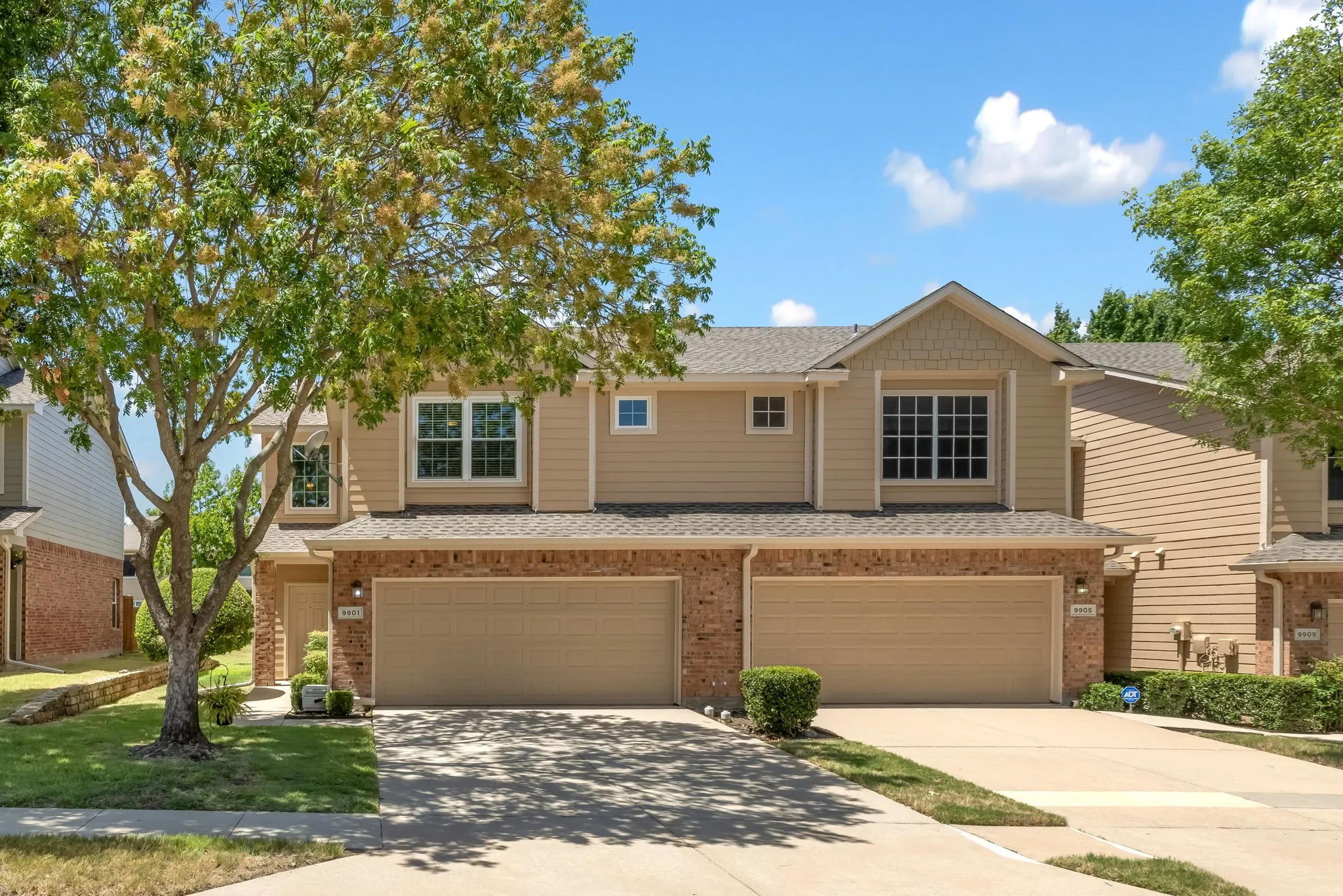 Townhouse For Sale in Collin County , 9901 Rockwall Road, Plano, Texas 75025, 3 Bedroom, 3 Bathroom, 2 Garage spaces, 1,597 Sqft, built in 2003, mls#21348561, Real Estate Agent in Plano, Homes For Sale in Collin county, Homes For Sale in Plano, Realtor in Plano Texas, Real Estate Brokerage Independent Realty Texas, Luminita Cordes Realtor