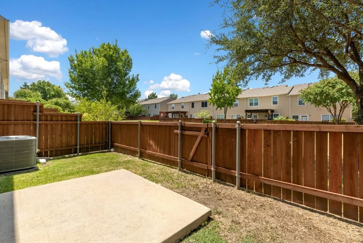 Townhouse For Sale in Collin County , 9901 Rockwall Road, Plano, Texas 75025, 3 Bedroom, 3 Bathroom, 2 Garage spaces, 1,597 Sqft, built in 2003, mls#21348561, Real Estate Agent in Plano, Homes For Sale in Collin county, Homes For Sale in Plano, Realtor in Plano Texas, Real Estate Brokerage Independent Realty Texas, Luminita Cordes Realtor