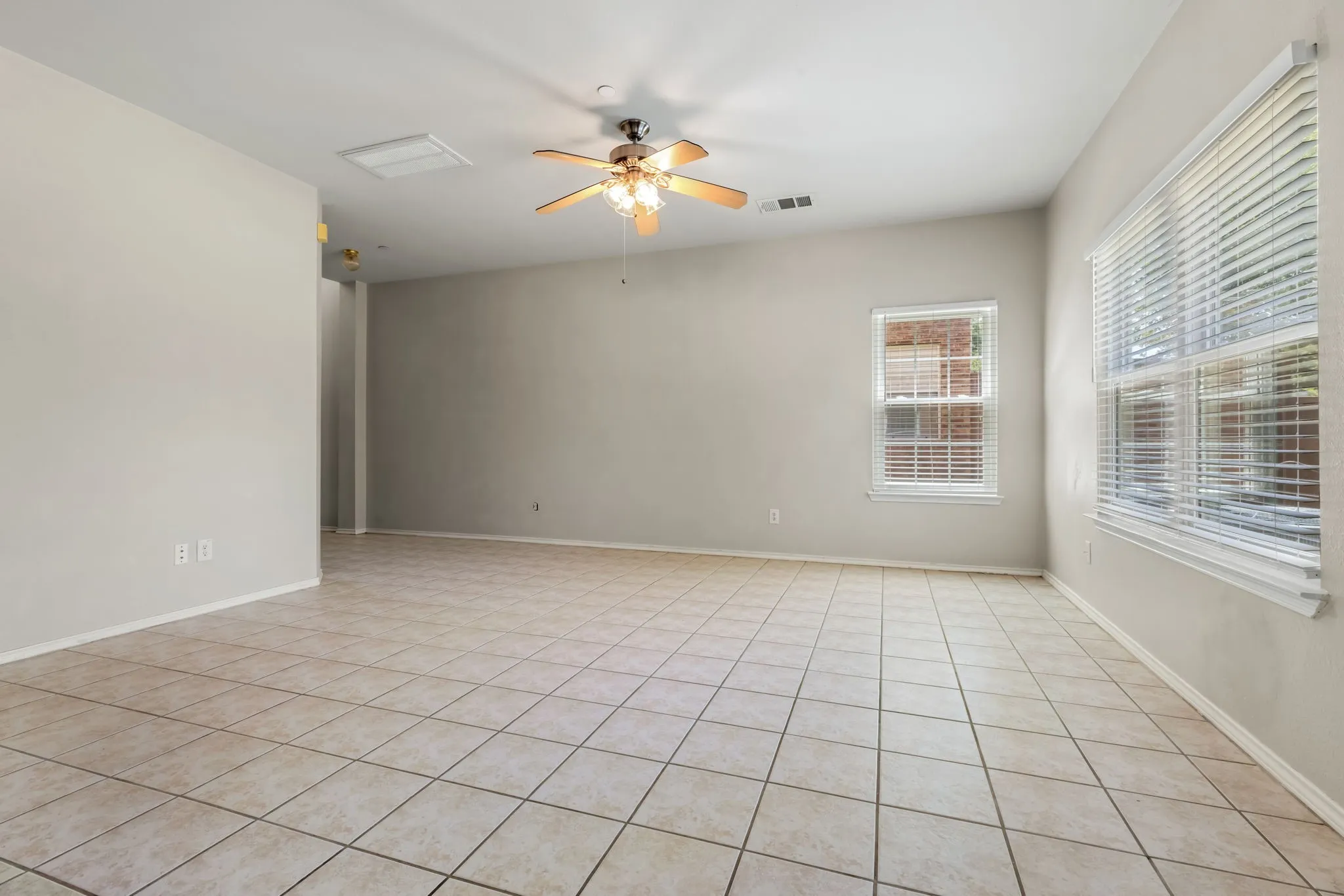 Townhouse For Sale in Collin County , 9901 Rockwall Road, Plano, Texas 75025, 3 Bedroom, 3 Bathroom, 2 Garage spaces, 1,597 Sqft, built in 2003, mls#21348561, Real Estate Agent in Plano, Homes For Sale in Collin county, Homes For Sale in Plano, Realtor in Plano Texas, Real Estate Brokerage Independent Realty Texas, Luminita Cordes Realtor