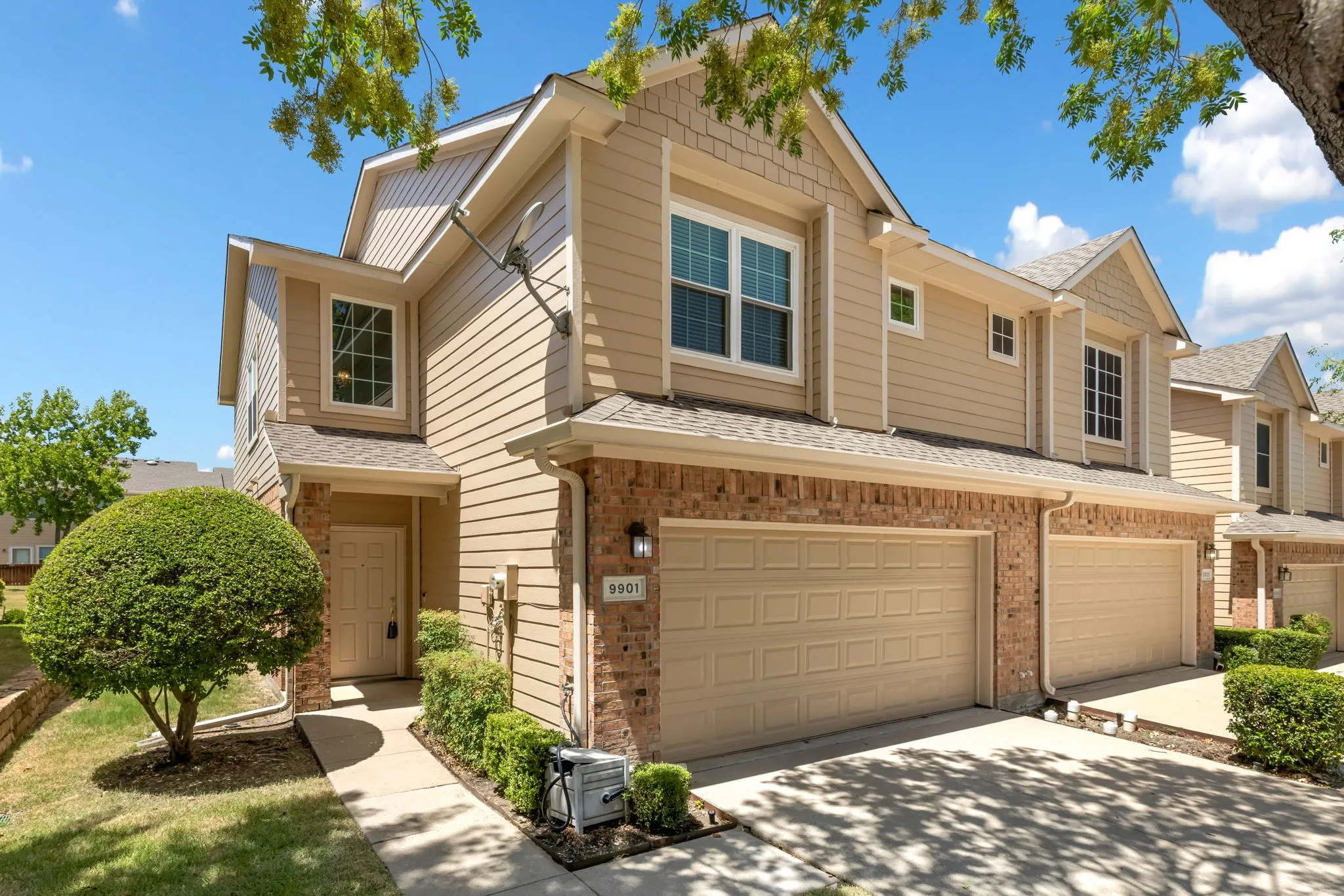 Townhouse For Sale in Collin County , 9901 Rockwall Road, Plano, Texas 75025, 3 Bedroom, 3 Bathroom, 2 Garage spaces, 1,597 Sqft, built in 2003, mls#21348561, Real Estate Agent in Plano, Homes For Sale in Collin county, Homes For Sale in Plano, Realtor in Plano Texas, Real Estate Brokerage Independent Realty Texas, Luminita Cordes Realtor