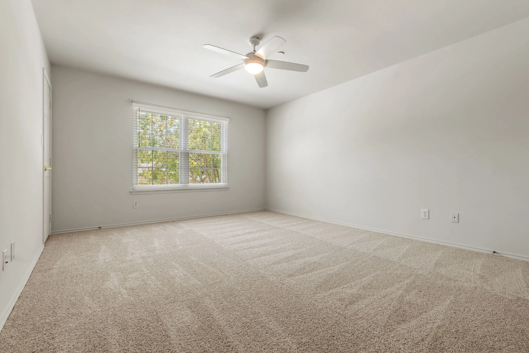 Townhouse For Sale in Collin County , 9901 Rockwall Road, Plano, Texas 75025, 3 Bedroom, 3 Bathroom, 2 Garage spaces, 1,597 Sqft, built in 2003, mls#21348561, Real Estate Agent in Plano, Homes For Sale in Collin county, Homes For Sale in Plano, Realtor in Plano Texas, Real Estate Brokerage Independent Realty Texas, Luminita Cordes Realtor
