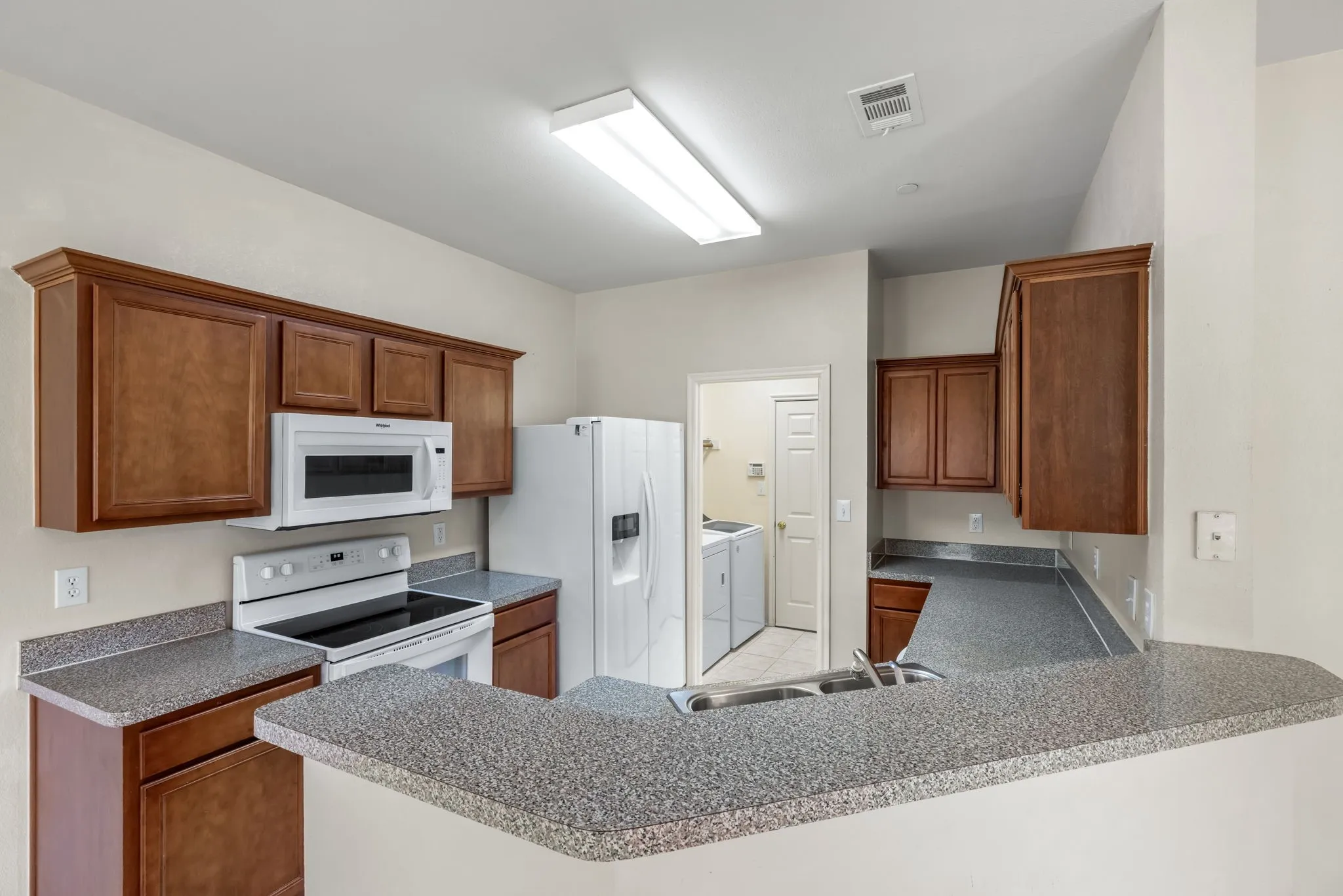 Townhouse For Sale in Collin County , 9901 Rockwall Road, Plano, Texas 75025, 3 Bedroom, 3 Bathroom, 2 Garage spaces, 1,597 Sqft, built in 2003, mls#21348561, Real Estate Agent in Plano, Homes For Sale in Collin county, Homes For Sale in Plano, Realtor in Plano Texas, Real Estate Brokerage Independent Realty Texas, Luminita Cordes Realtor