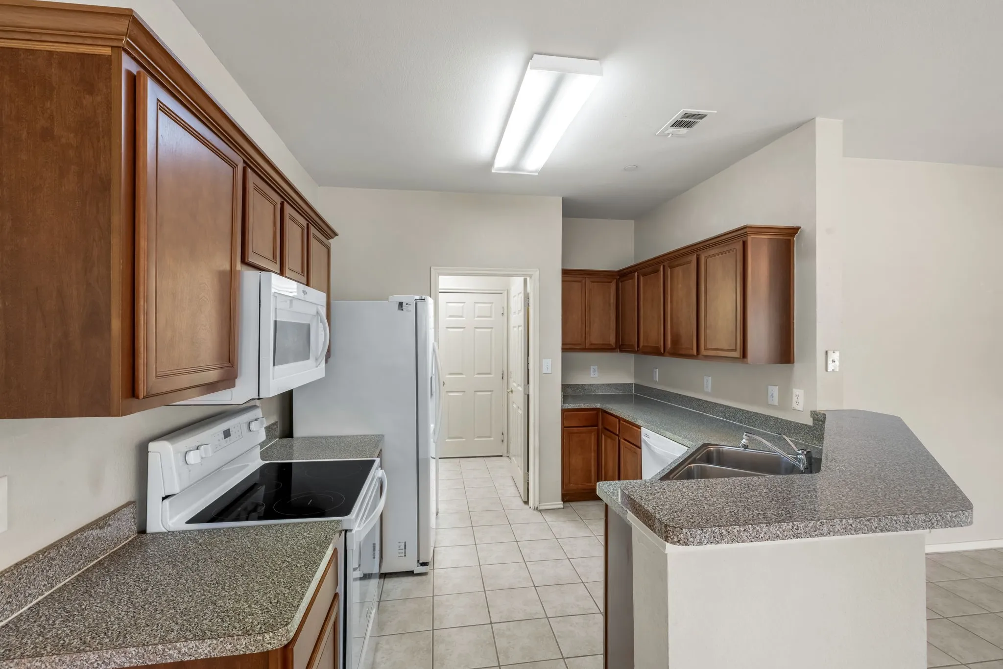 Townhouse For Sale in Collin County , 9901 Rockwall Road, Plano, Texas 75025, 3 Bedroom, 3 Bathroom, 2 Garage spaces, 1,597 Sqft, built in 2003, mls#21348561, Real Estate Agent in Plano, Homes For Sale in Collin county, Homes For Sale in Plano, Realtor in Plano Texas, Real Estate Brokerage Independent Realty Texas, Luminita Cordes Realtor