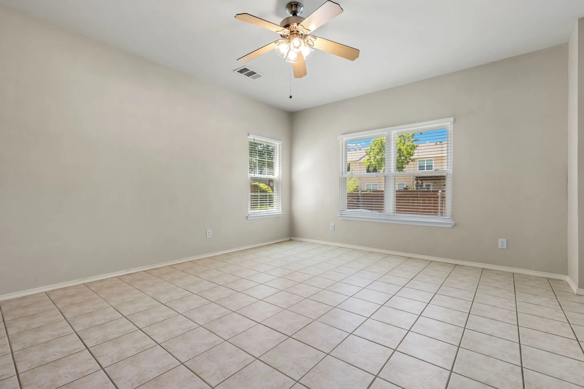 Townhouse For Sale in Collin County , 9901 Rockwall Road, Plano, Texas 75025, 3 Bedroom, 3 Bathroom, 2 Garage spaces, 1,597 Sqft, built in 2003, mls#21348561, Real Estate Agent in Plano, Homes For Sale in Collin county, Homes For Sale in Plano, Realtor in Plano Texas, Real Estate Brokerage Independent Realty Texas, Luminita Cordes Realtor