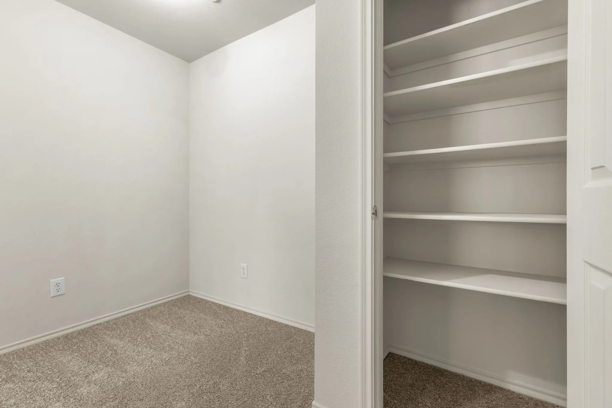 Townhouse For Sale in Collin County , 9901 Rockwall Road, Plano, Texas 75025, 3 Bedroom, 3 Bathroom, 2 Garage spaces, 1,597 Sqft, built in 2003, mls#21348561, Real Estate Agent in Plano, Homes For Sale in Collin county, Homes For Sale in Plano, Realtor in Plano Texas, Real Estate Brokerage Independent Realty Texas, Luminita Cordes Realtor