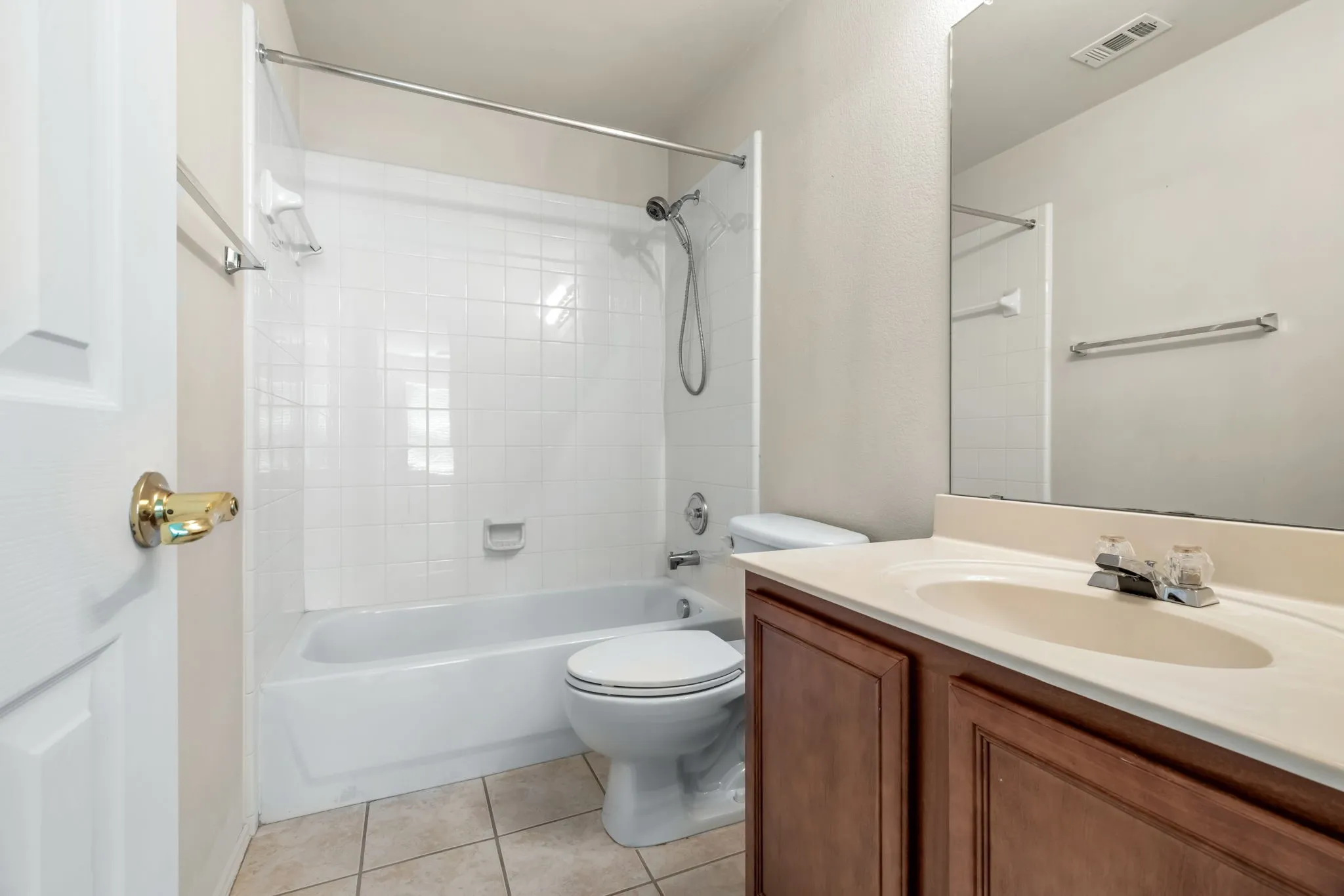 Townhouse For Sale in Collin County , 9901 Rockwall Road, Plano, Texas 75025, 3 Bedroom, 3 Bathroom, 2 Garage spaces, 1,597 Sqft, built in 2003, mls#21348561, Real Estate Agent in Plano, Homes For Sale in Collin county, Homes For Sale in Plano, Realtor in Plano Texas, Real Estate Brokerage Independent Realty Texas, Luminita Cordes Realtor
