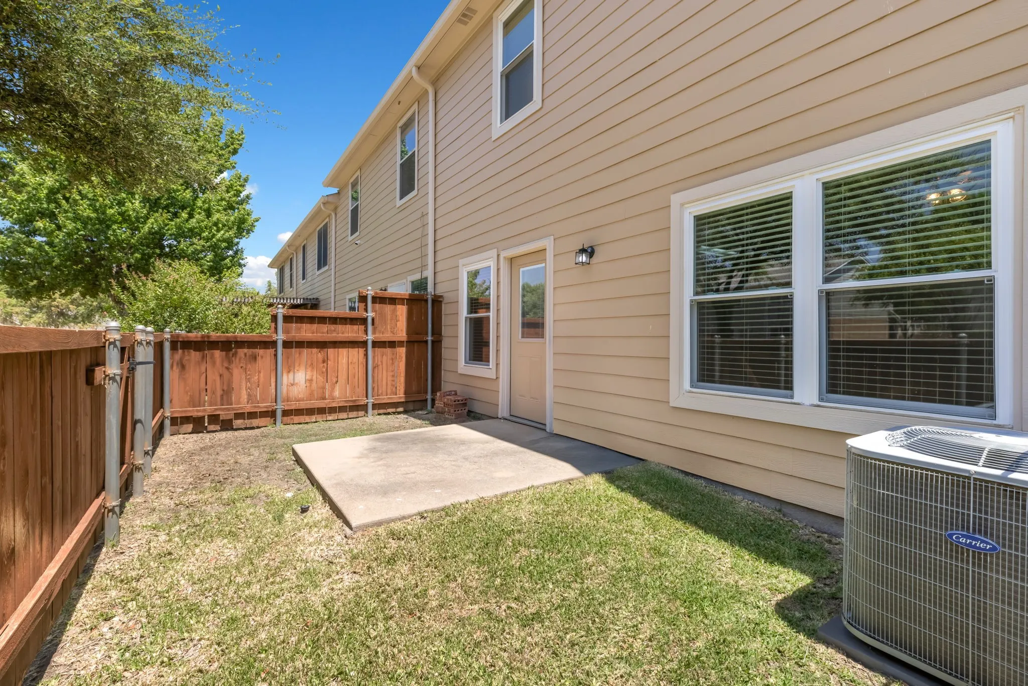 Townhouse For Sale in Collin County , 9901 Rockwall Road, Plano, Texas 75025, 3 Bedroom, 3 Bathroom, 2 Garage spaces, 1,597 Sqft, built in 2003, mls#21348561, Real Estate Agent in Plano, Homes For Sale in Collin county, Homes For Sale in Plano, Realtor in Plano Texas, Real Estate Brokerage Independent Realty Texas, Luminita Cordes Realtor