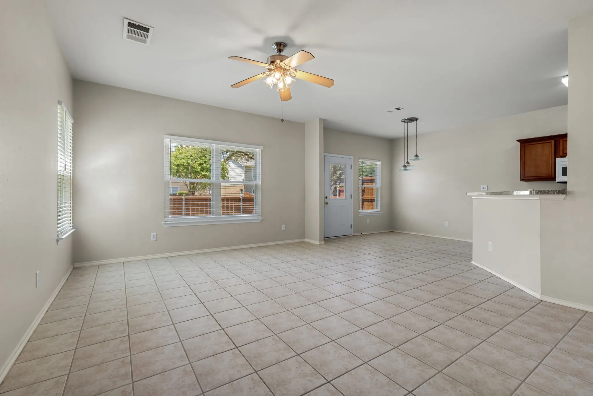 Townhouse For Sale in Collin County , 9901 Rockwall Road, Plano, Texas 75025, 3 Bedroom, 3 Bathroom, 2 Garage spaces, 1,597 Sqft, built in 2003, mls#21348561, Real Estate Agent in Plano, Homes For Sale in Collin county, Homes For Sale in Plano, Realtor in Plano Texas, Real Estate Brokerage Independent Realty Texas, Luminita Cordes Realtor