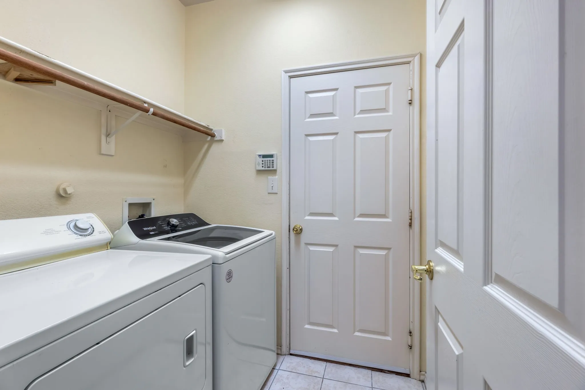 Townhouse For Sale in Collin County , 9901 Rockwall Road, Plano, Texas 75025, 3 Bedroom, 3 Bathroom, 2 Garage spaces, 1,597 Sqft, built in 2003, mls#21348561, Real Estate Agent in Plano, Homes For Sale in Collin county, Homes For Sale in Plano, Realtor in Plano Texas, Real Estate Brokerage Independent Realty Texas, Luminita Cordes Realtor