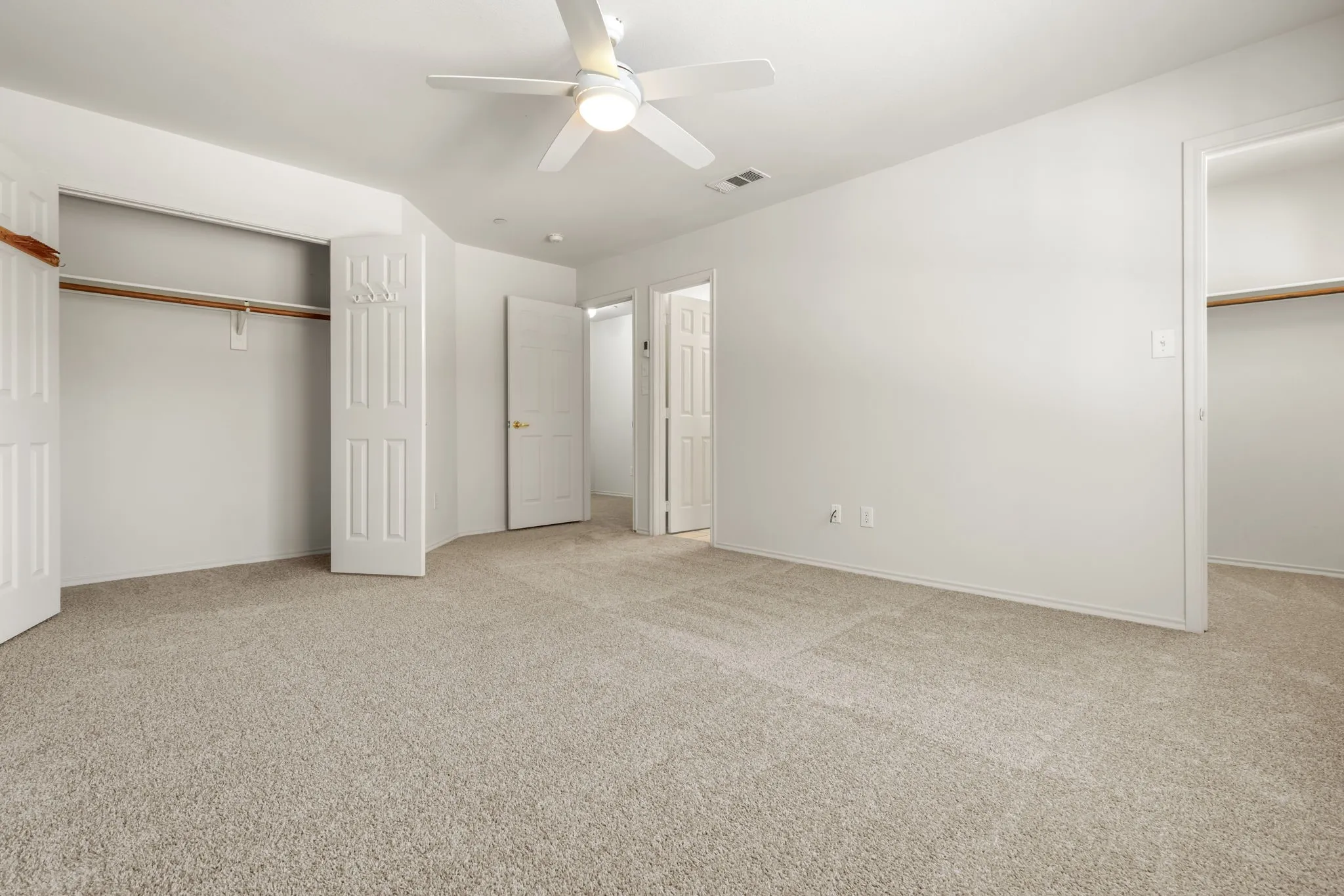 Townhouse For Sale in Collin County , 9901 Rockwall Road, Plano, Texas 75025, 3 Bedroom, 3 Bathroom, 2 Garage spaces, 1,597 Sqft, built in 2003, mls#21348561, Real Estate Agent in Plano, Homes For Sale in Collin county, Homes For Sale in Plano, Realtor in Plano Texas, Real Estate Brokerage Independent Realty Texas, Luminita Cordes Realtor