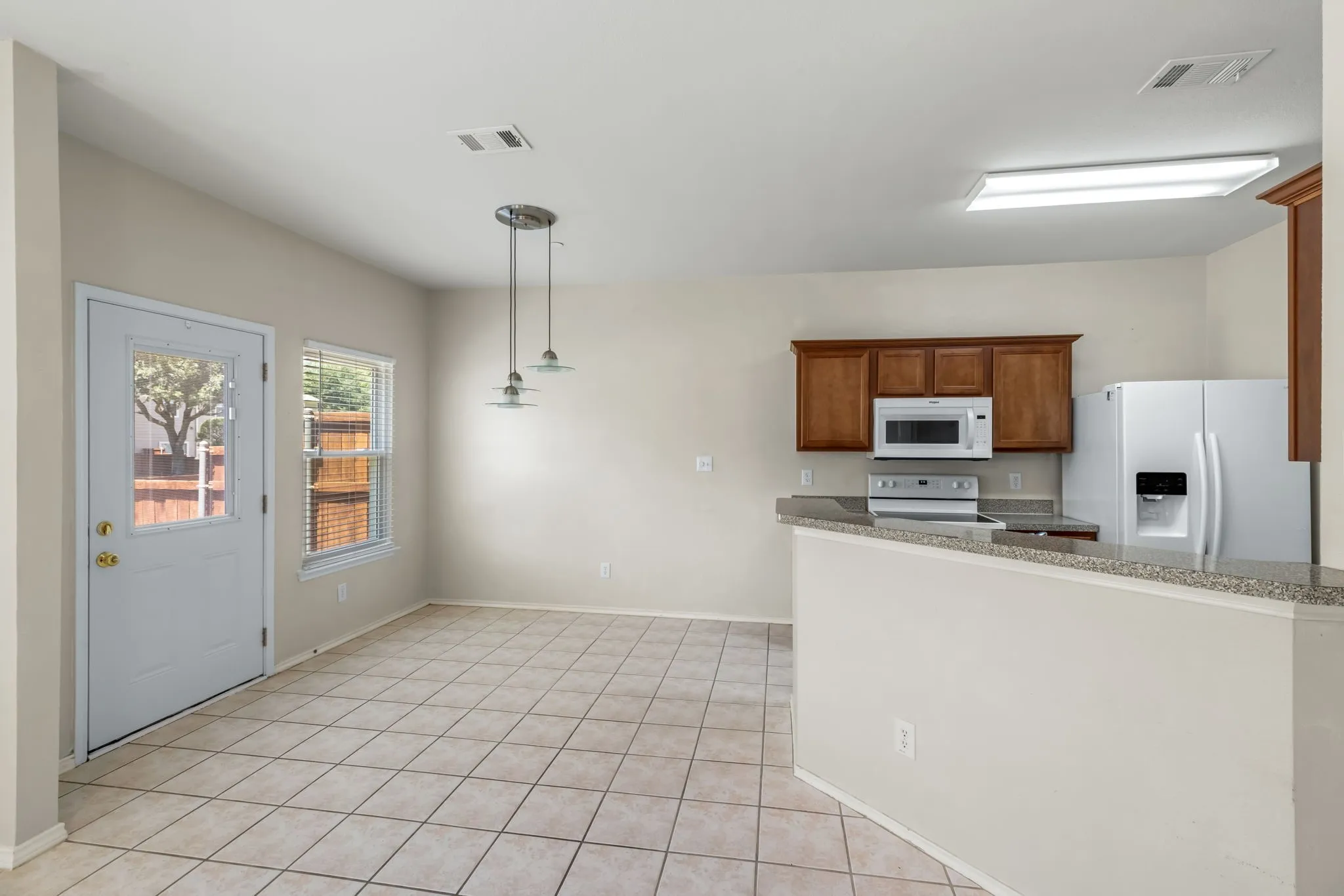 Townhouse For Sale in Collin County , 9901 Rockwall Road, Plano, Texas 75025, 3 Bedroom, 3 Bathroom, 2 Garage spaces, 1,597 Sqft, built in 2003, mls#21348561, Real Estate Agent in Plano, Homes For Sale in Collin county, Homes For Sale in Plano, Realtor in Plano Texas, Real Estate Brokerage Independent Realty Texas, Luminita Cordes Realtor