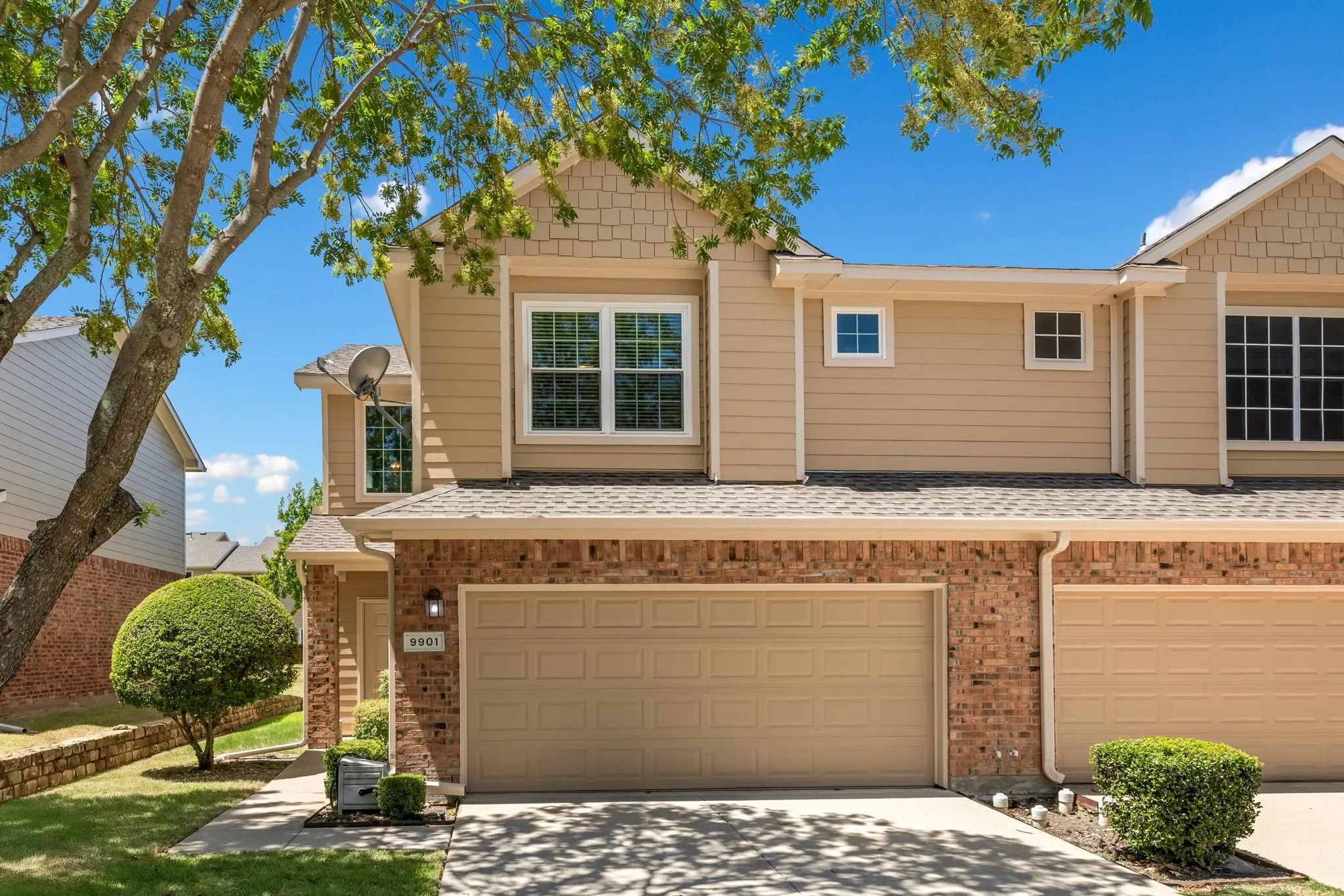 Townhouse For Sale in Collin County , 9901 Rockwall Road, Plano, Texas 75025, 3 Bedroom, 3 Bathroom, 2 Garage spaces, 1,597 Sqft, built in 2003, mls#21348561, Real Estate Agent in Plano, Homes For Sale in Collin county, Homes For Sale in Plano, Realtor in Plano Texas, Real Estate Brokerage Independent Realty Texas, Luminita Cordes Realtor