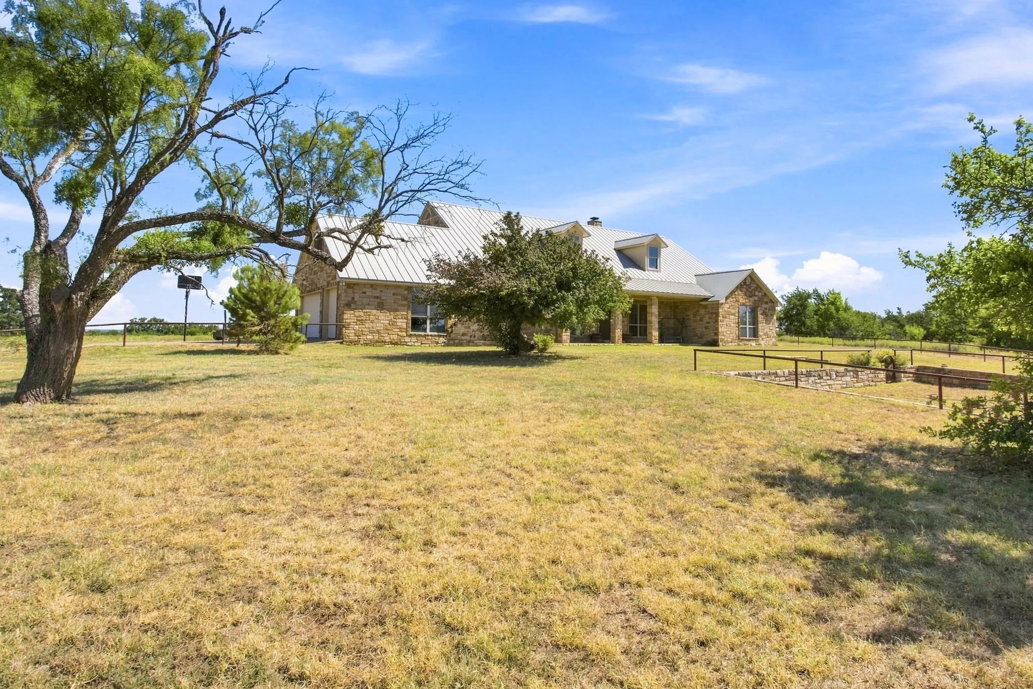 Single Family Residence For Sale in Palo Pinto County , 4350 Village Bend Road, Mineral Wells, Texas 76067, 4 Bedroom, 4 Bathroom, 3 Garage spaces, 3,787 Sqft, built in 2001, Price $1,450,000, mls#21361041, Real Estate Agent in Mineral Wells, Homes For Sale in Palo Pinto county, Homes For Sale in Mineral Wells, Realtor in Mineral Wells Texas, Real Estate Brokerage Independent Realty Texas, Luminita Cordes Realtor
