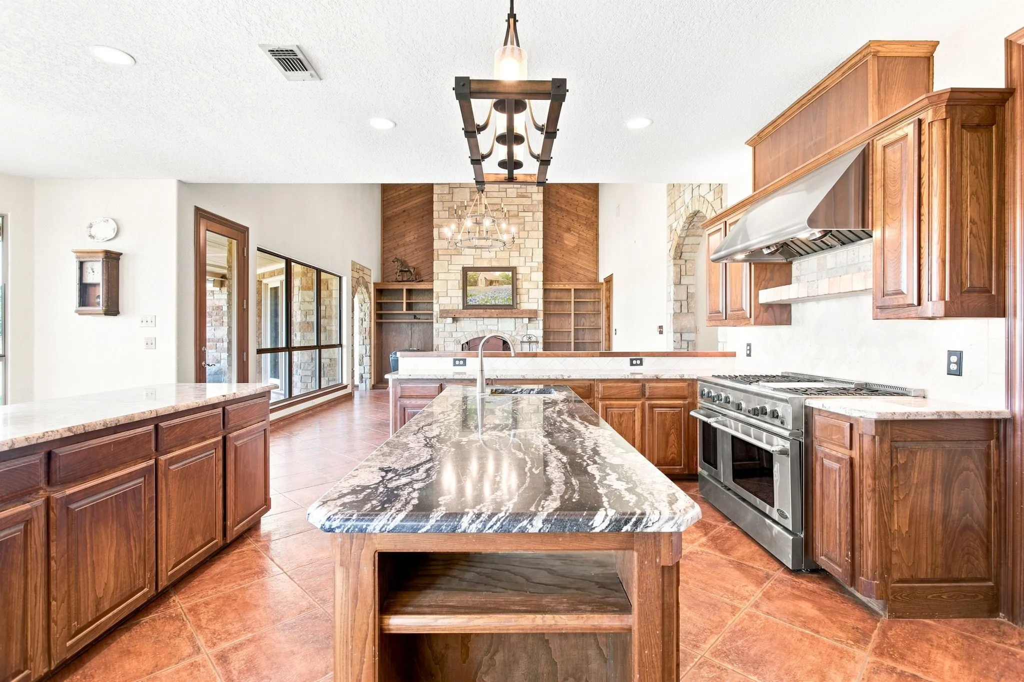 Single Family Residence For Sale in Palo Pinto County , 4350 Village Bend Road, Mineral Wells, Texas 76067, 4 Bedroom, 4 Bathroom, 3 Garage spaces, 3,787 Sqft, built in 2001, Price $1,450,000, mls#21361041, Real Estate Agent in Mineral Wells, Homes For Sale in Palo Pinto county, Homes For Sale in Mineral Wells, Realtor in Mineral Wells Texas, Real Estate Brokerage Independent Realty Texas, Luminita Cordes Realtor