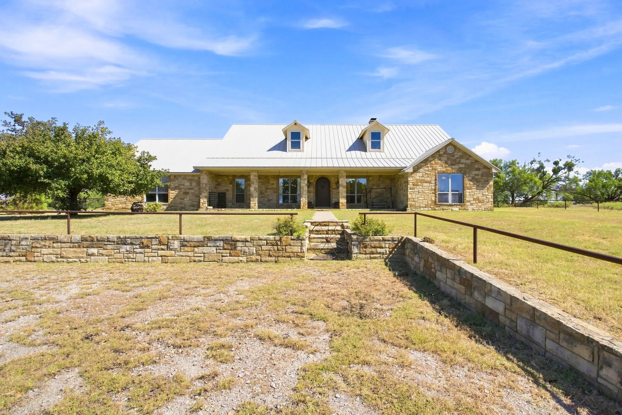 Single Family Residence For Sale in Palo Pinto County , 4350 Village Bend Road, Mineral Wells, Texas 76067, 4 Bedroom, 4 Bathroom, 3 Garage spaces, 3,787 Sqft, built in 2001, Price $1,450,000, mls#21361041, Real Estate Agent in Mineral Wells, Homes For Sale in Palo Pinto county, Homes For Sale in Mineral Wells, Realtor in Mineral Wells Texas, Real Estate Brokerage Independent Realty Texas, Luminita Cordes Realtor
