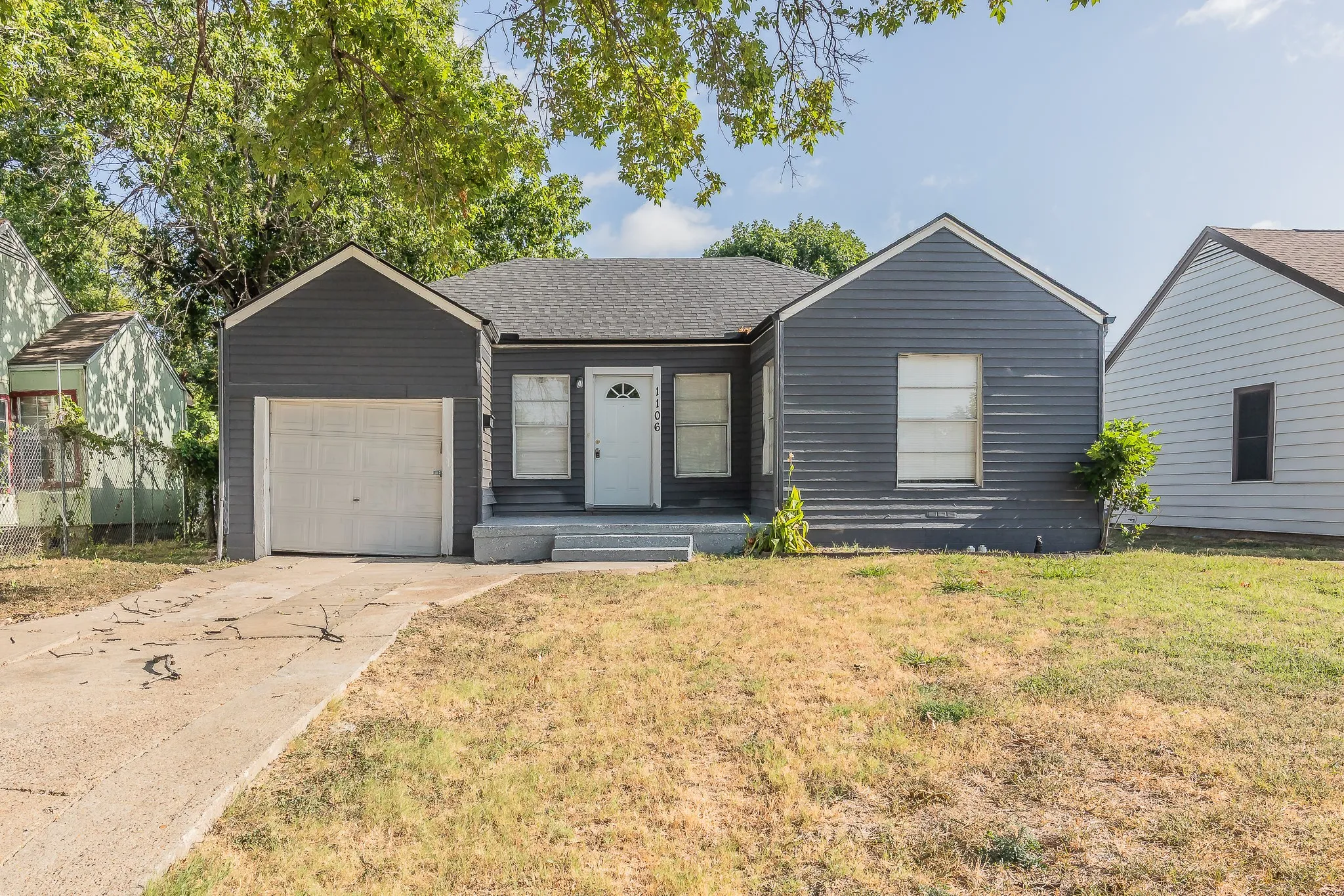 Single Family Residence For Sale in Dallas County , 1106 Oak Street, Grand Prairie, Texas 75050, 3 Bedroom, 2 Bathroom, 1 Garage spaces, 1,348 Sqft, built in 1950, mls#21360669, Real Estate Agent in Grand Prairie, Homes For Sale in Dallas county, Homes For Sale in Grand Prairie, Realtor in Grand Prairie Texas, Real Estate Brokerage Independent Realty Texas, Luminita Cordes Realtor