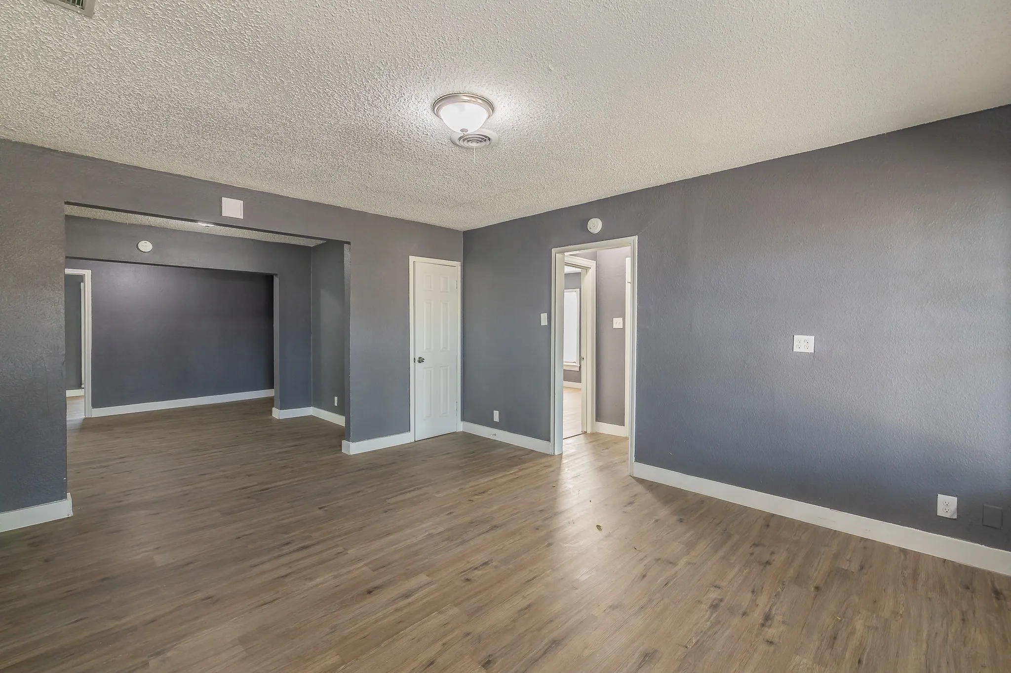 Single Family Residence For Sale in Dallas County , 1106 Oak Street, Grand Prairie, Texas 75050, 3 Bedroom, 2 Bathroom, 1 Garage spaces, 1,348 Sqft, built in 1950, mls#21360669, Real Estate Agent in Grand Prairie, Homes For Sale in Dallas county, Homes For Sale in Grand Prairie, Realtor in Grand Prairie Texas, Real Estate Brokerage Independent Realty Texas, Luminita Cordes Realtor