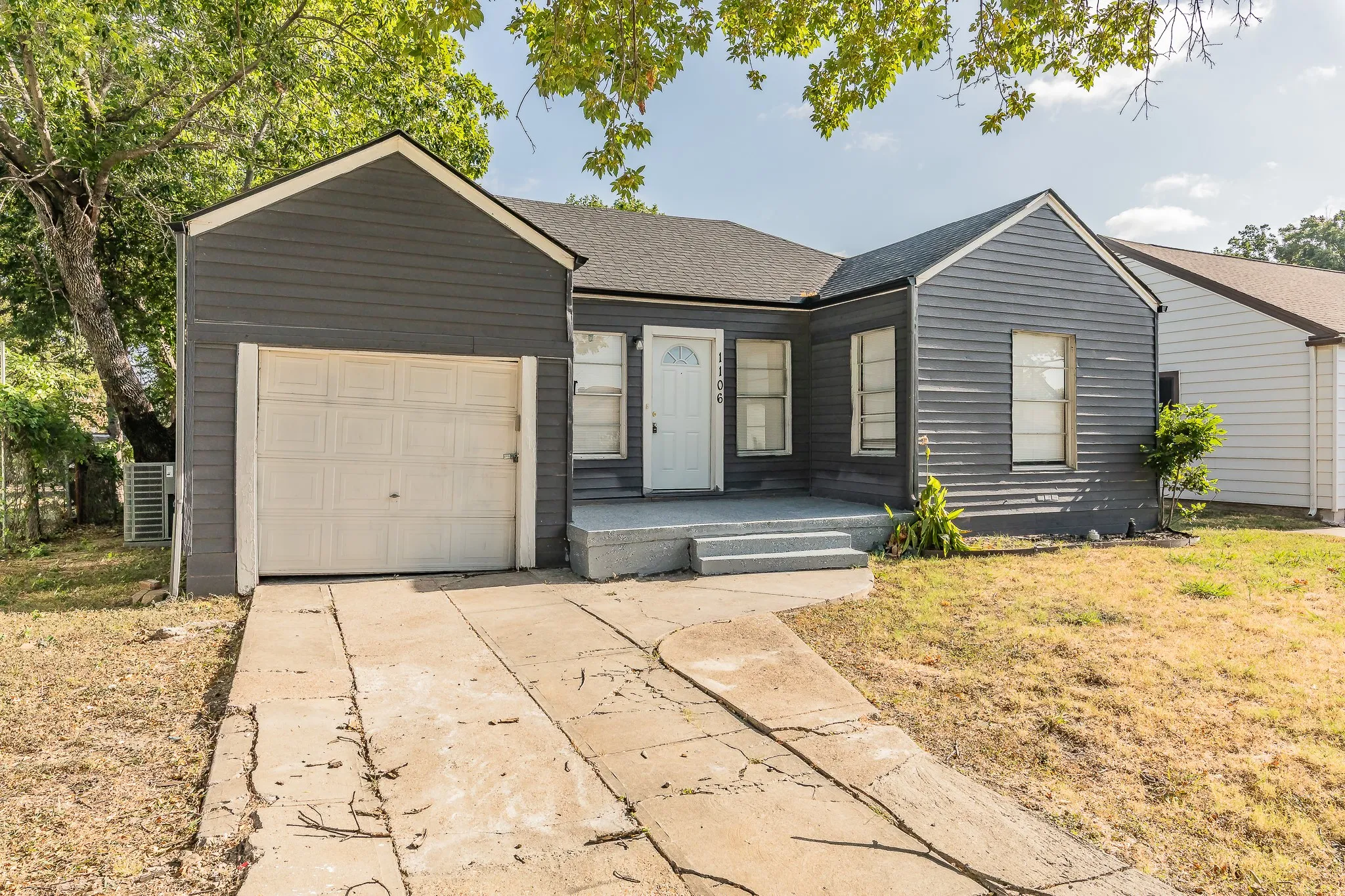 Single Family Residence For Sale in Dallas County , 1106 Oak Street, Grand Prairie, Texas 75050, 3 Bedroom, 2 Bathroom, 1 Garage spaces, 1,348 Sqft, built in 1950, mls#21360669, Real Estate Agent in Grand Prairie, Homes For Sale in Dallas county, Homes For Sale in Grand Prairie, Realtor in Grand Prairie Texas, Real Estate Brokerage Independent Realty Texas, Luminita Cordes Realtor