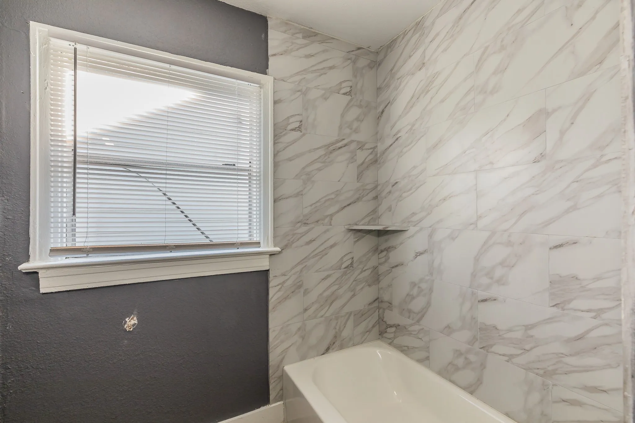 Single Family Residence For Sale in Dallas County , 1106 Oak Street, Grand Prairie, Texas 75050, 3 Bedroom, 2 Bathroom, 1 Garage spaces, 1,348 Sqft, built in 1950, mls#21360669, Real Estate Agent in Grand Prairie, Homes For Sale in Dallas county, Homes For Sale in Grand Prairie, Realtor in Grand Prairie Texas, Real Estate Brokerage Independent Realty Texas, Luminita Cordes Realtor