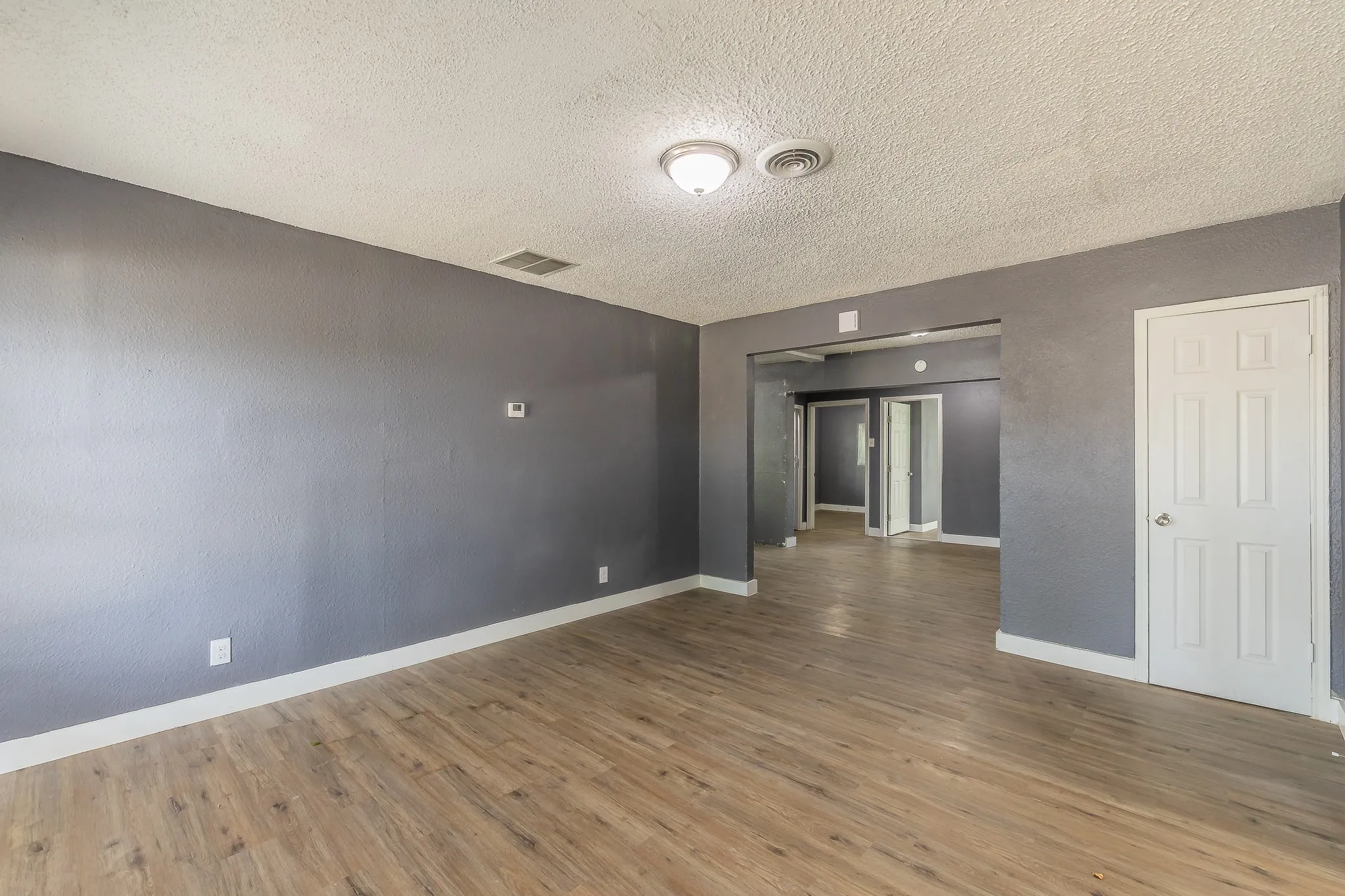 Single Family Residence For Sale in Dallas County , 1106 Oak Street, Grand Prairie, Texas 75050, 3 Bedroom, 2 Bathroom, 1 Garage spaces, 1,348 Sqft, built in 1950, mls#21360669, Real Estate Agent in Grand Prairie, Homes For Sale in Dallas county, Homes For Sale in Grand Prairie, Realtor in Grand Prairie Texas, Real Estate Brokerage Independent Realty Texas, Luminita Cordes Realtor