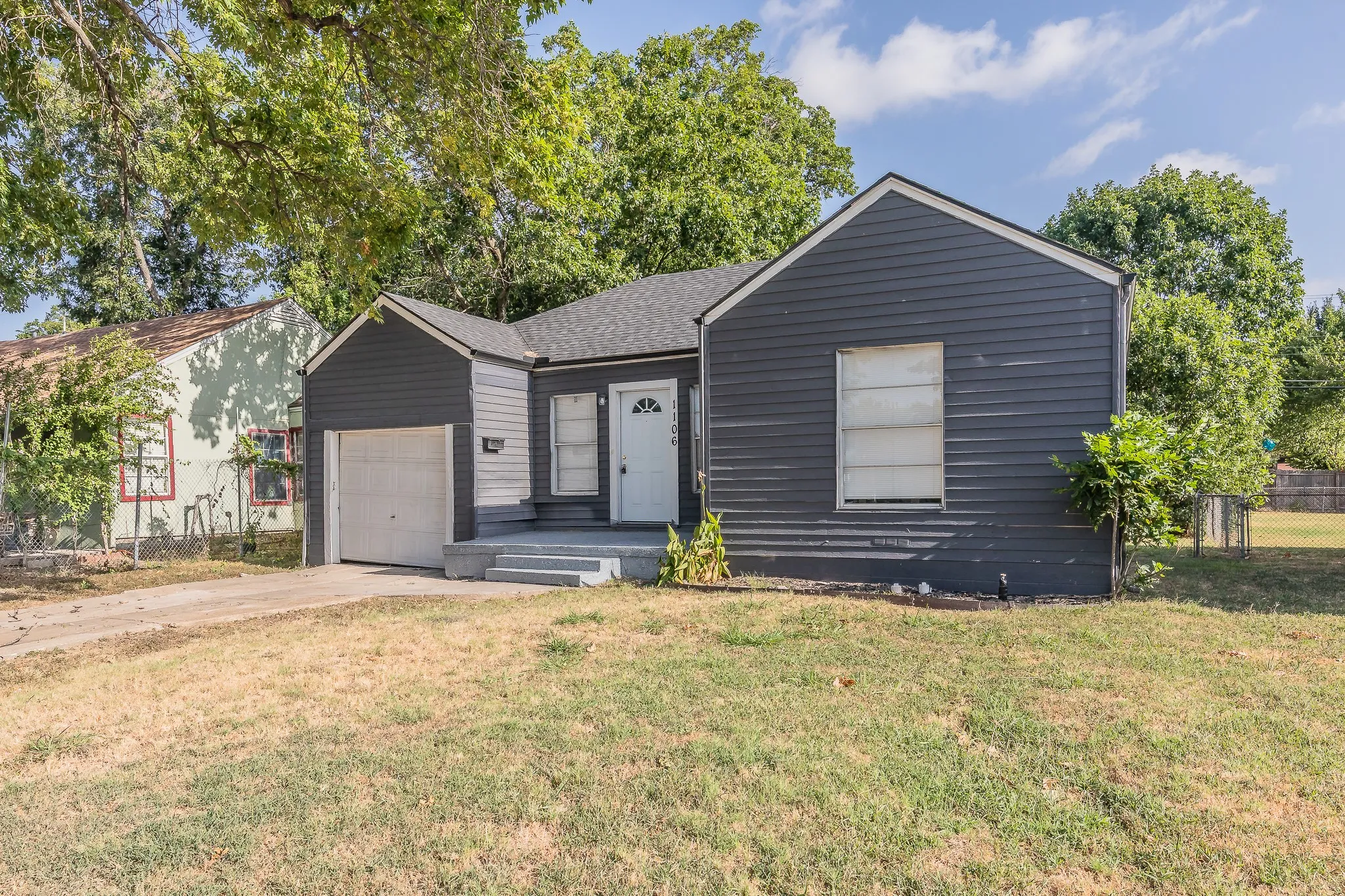 Single Family Residence For Sale in Dallas County , 1106 Oak Street, Grand Prairie, Texas 75050, 3 Bedroom, 2 Bathroom, 1 Garage spaces, 1,348 Sqft, built in 1950, mls#21360669, Real Estate Agent in Grand Prairie, Homes For Sale in Dallas county, Homes For Sale in Grand Prairie, Realtor in Grand Prairie Texas, Real Estate Brokerage Independent Realty Texas, Luminita Cordes Realtor