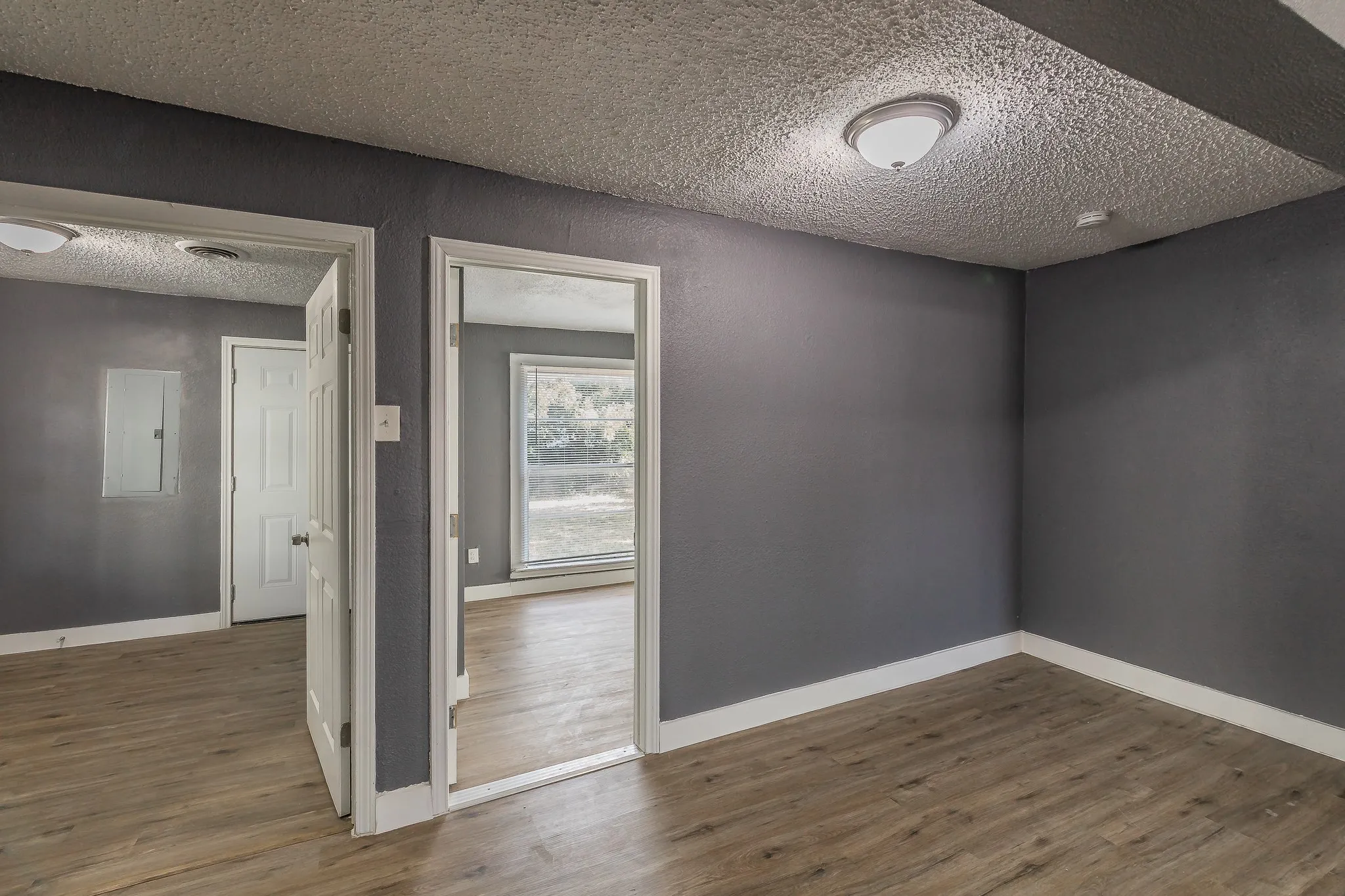 Single Family Residence For Sale in Dallas County , 1106 Oak Street, Grand Prairie, Texas 75050, 3 Bedroom, 2 Bathroom, 1 Garage spaces, 1,348 Sqft, built in 1950, mls#21360669, Real Estate Agent in Grand Prairie, Homes For Sale in Dallas county, Homes For Sale in Grand Prairie, Realtor in Grand Prairie Texas, Real Estate Brokerage Independent Realty Texas, Luminita Cordes Realtor