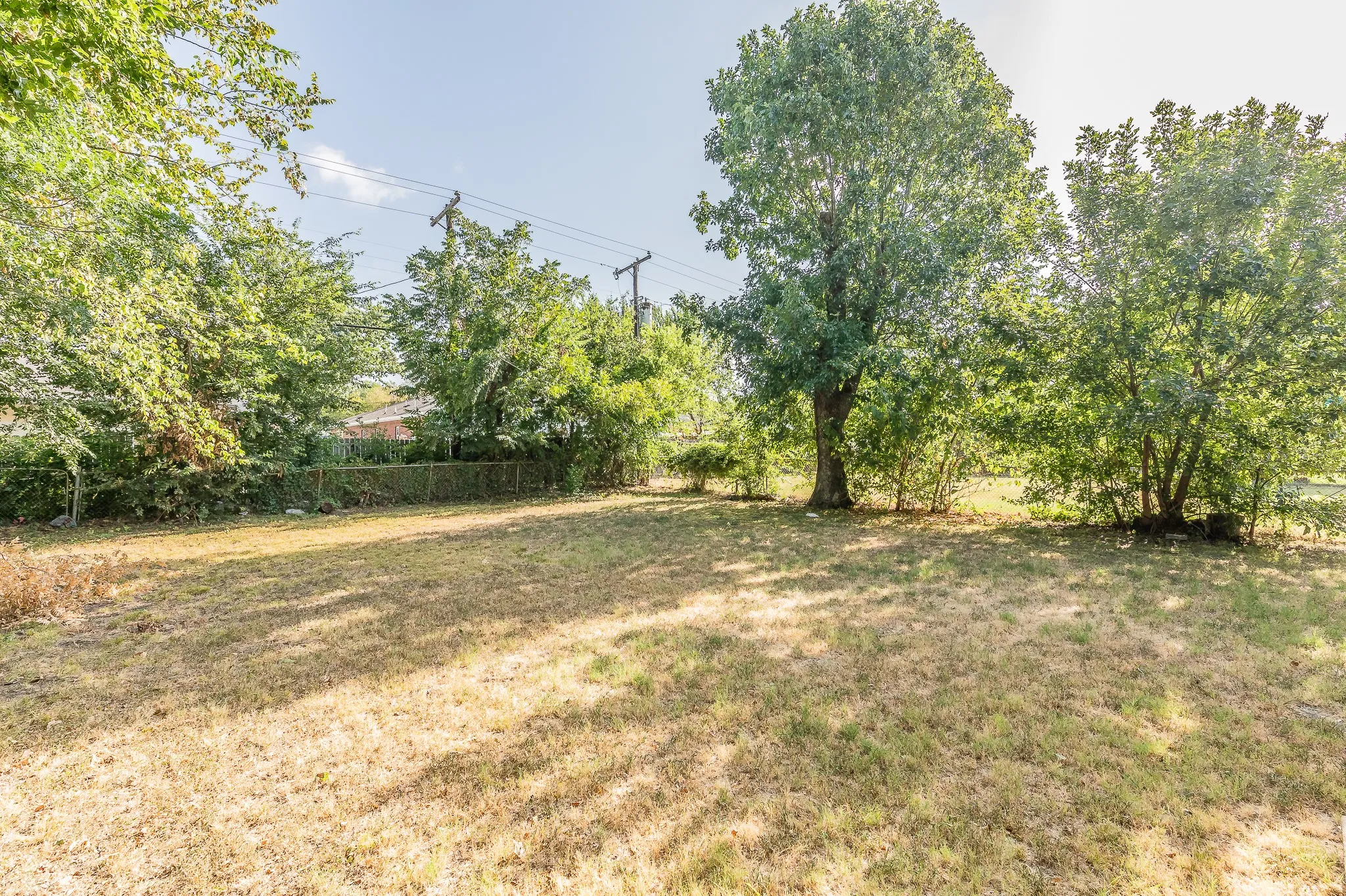 Single Family Residence For Sale in Dallas County , 1106 Oak Street, Grand Prairie, Texas 75050, 3 Bedroom, 2 Bathroom, 1 Garage spaces, 1,348 Sqft, built in 1950, mls#21360669, Real Estate Agent in Grand Prairie, Homes For Sale in Dallas county, Homes For Sale in Grand Prairie, Realtor in Grand Prairie Texas, Real Estate Brokerage Independent Realty Texas, Luminita Cordes Realtor