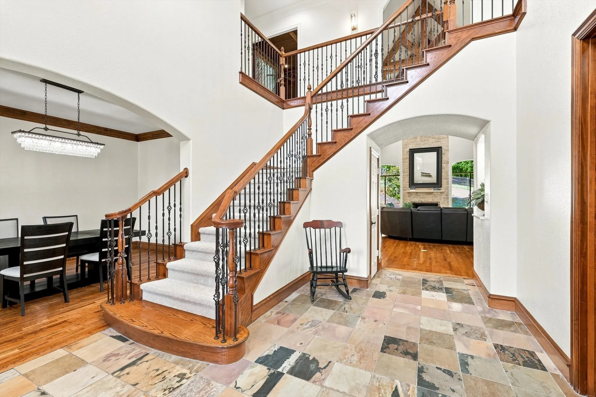 Single Family Residence For Sale in Denton County , 686 Knob Hill Court, Argyle, Texas 76226, 5 Bedroom, 6 Bathroom, 4 Garage spaces, 5,683 Sqft, built in 2004, mls#21361094, Real Estate Agent in Argyle, Homes For Sale in Denton county, Homes For Sale in Argyle, Realtor in Argyle Texas, Real Estate Brokerage Independent Realty Texas, Luminita Cordes Realtor