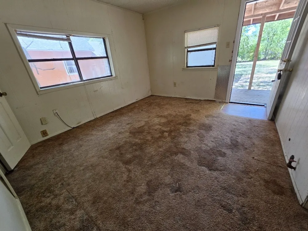 Single Family Residence For Sale in Johnson County , 311 Elmo Street, Cleburne, Texas 76031, 2 Bedroom, 1 Bathroom, Garage spaces, 728 Sqft, built in 1965, mls#21359143, Real Estate Agent in Cleburne, Homes For Sale in Johnson county, Homes For Sale in Cleburne, Realtor in Cleburne Texas, Real Estate Brokerage Independent Realty Texas, Luminita Cordes Realtor