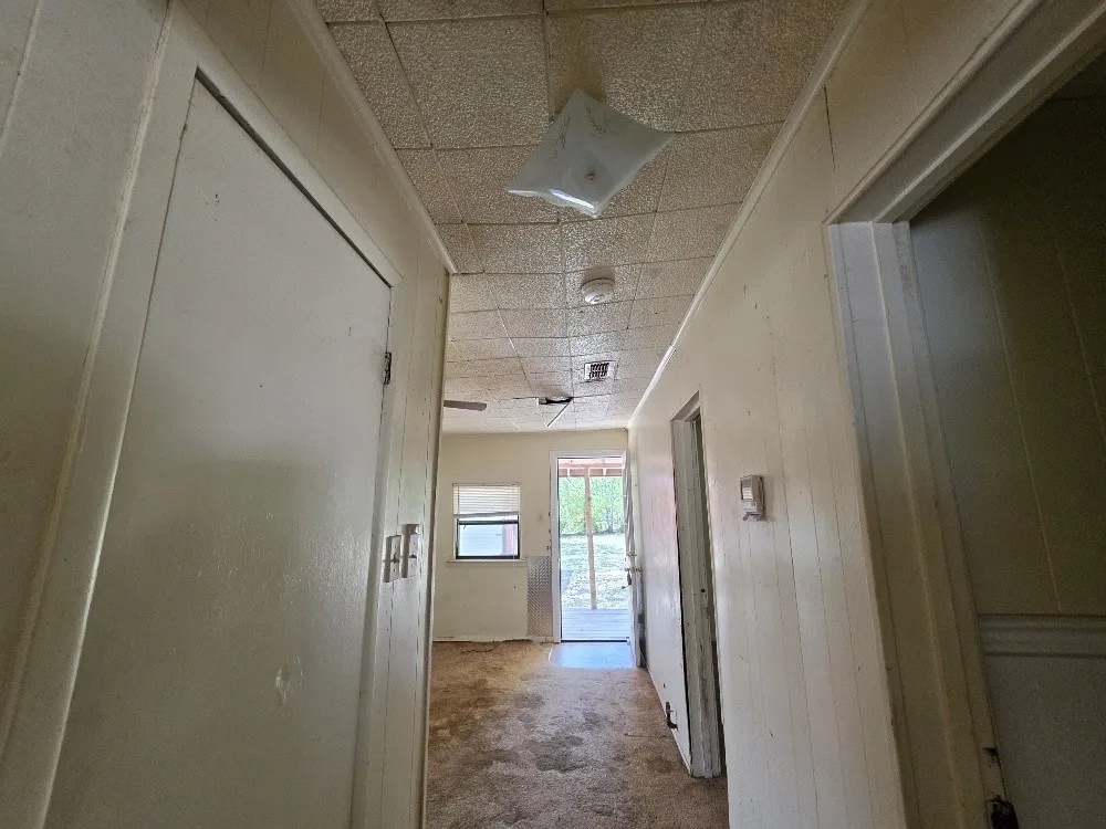 Single Family Residence For Sale in Johnson County , 311 Elmo Street, Cleburne, Texas 76031, 2 Bedroom, 1 Bathroom, Garage spaces, 728 Sqft, built in 1965, mls#21359143, Real Estate Agent in Cleburne, Homes For Sale in Johnson county, Homes For Sale in Cleburne, Realtor in Cleburne Texas, Real Estate Brokerage Independent Realty Texas, Luminita Cordes Realtor