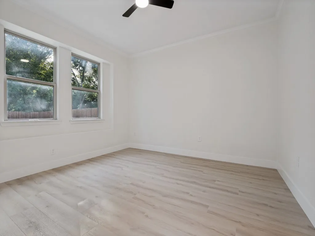 Single Family Residence For Sale in Ellis County , 214 Lewis Street, Waxahachie, Texas 75165, 3 Bedroom, 2 Bathroom, Garage spaces, 1,449 Sqft, built in 2015, mls#21361115, Real Estate Agent in Waxahachie, Homes For Sale in Ellis county, Homes For Sale in Waxahachie, Realtor in Waxahachie Texas, Real Estate Brokerage Independent Realty Texas, Luminita Cordes Realtor