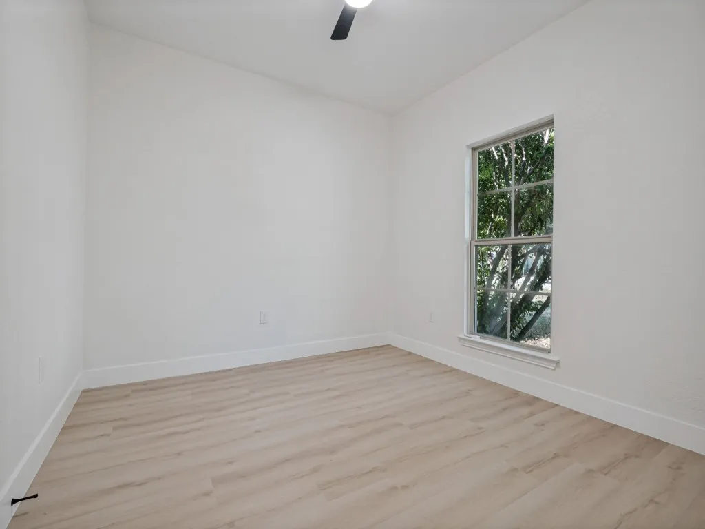 Single Family Residence For Sale in Ellis County , 214 Lewis Street, Waxahachie, Texas 75165, 3 Bedroom, 2 Bathroom, Garage spaces, 1,449 Sqft, built in 2015, mls#21361115, Real Estate Agent in Waxahachie, Homes For Sale in Ellis county, Homes For Sale in Waxahachie, Realtor in Waxahachie Texas, Real Estate Brokerage Independent Realty Texas, Luminita Cordes Realtor