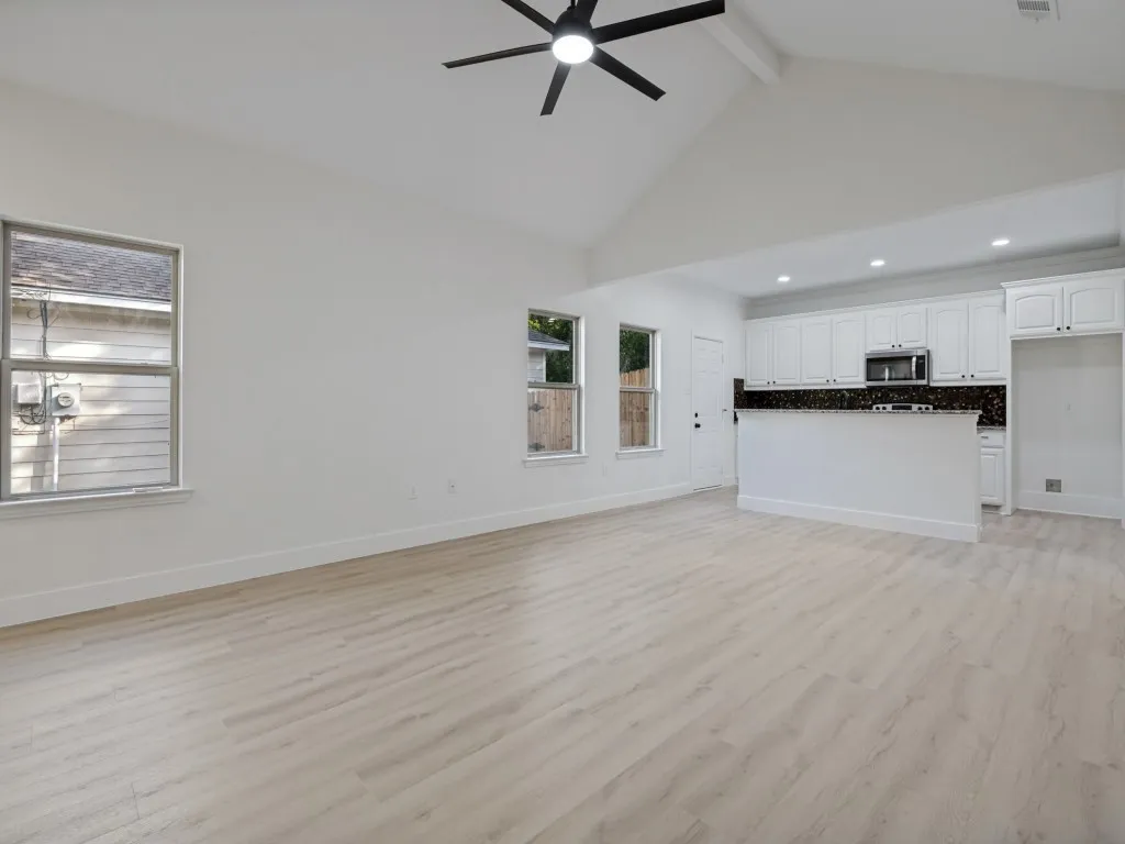 Single Family Residence For Sale in Ellis County , 214 Lewis Street, Waxahachie, Texas 75165, 3 Bedroom, 2 Bathroom, Garage spaces, 1,449 Sqft, built in 2015, mls#21361115, Real Estate Agent in Waxahachie, Homes For Sale in Ellis county, Homes For Sale in Waxahachie, Realtor in Waxahachie Texas, Real Estate Brokerage Independent Realty Texas, Luminita Cordes Realtor