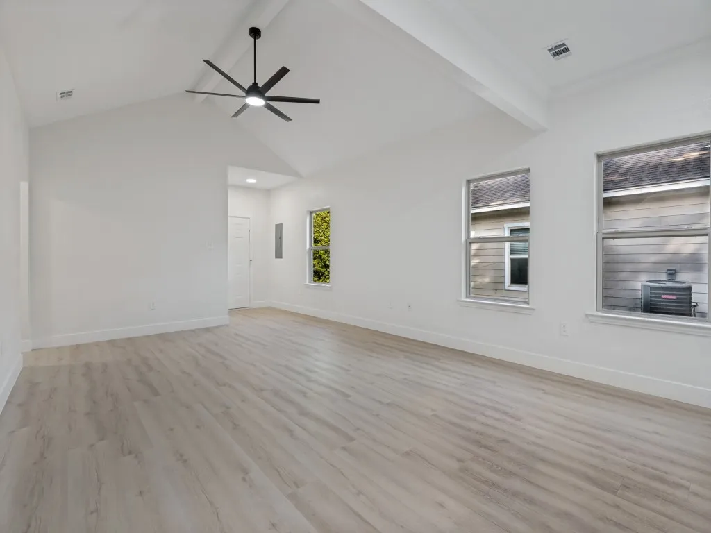 Single Family Residence For Sale in Ellis County , 214 Lewis Street, Waxahachie, Texas 75165, 3 Bedroom, 2 Bathroom, Garage spaces, 1,449 Sqft, built in 2015, mls#21361115, Real Estate Agent in Waxahachie, Homes For Sale in Ellis county, Homes For Sale in Waxahachie, Realtor in Waxahachie Texas, Real Estate Brokerage Independent Realty Texas, Luminita Cordes Realtor